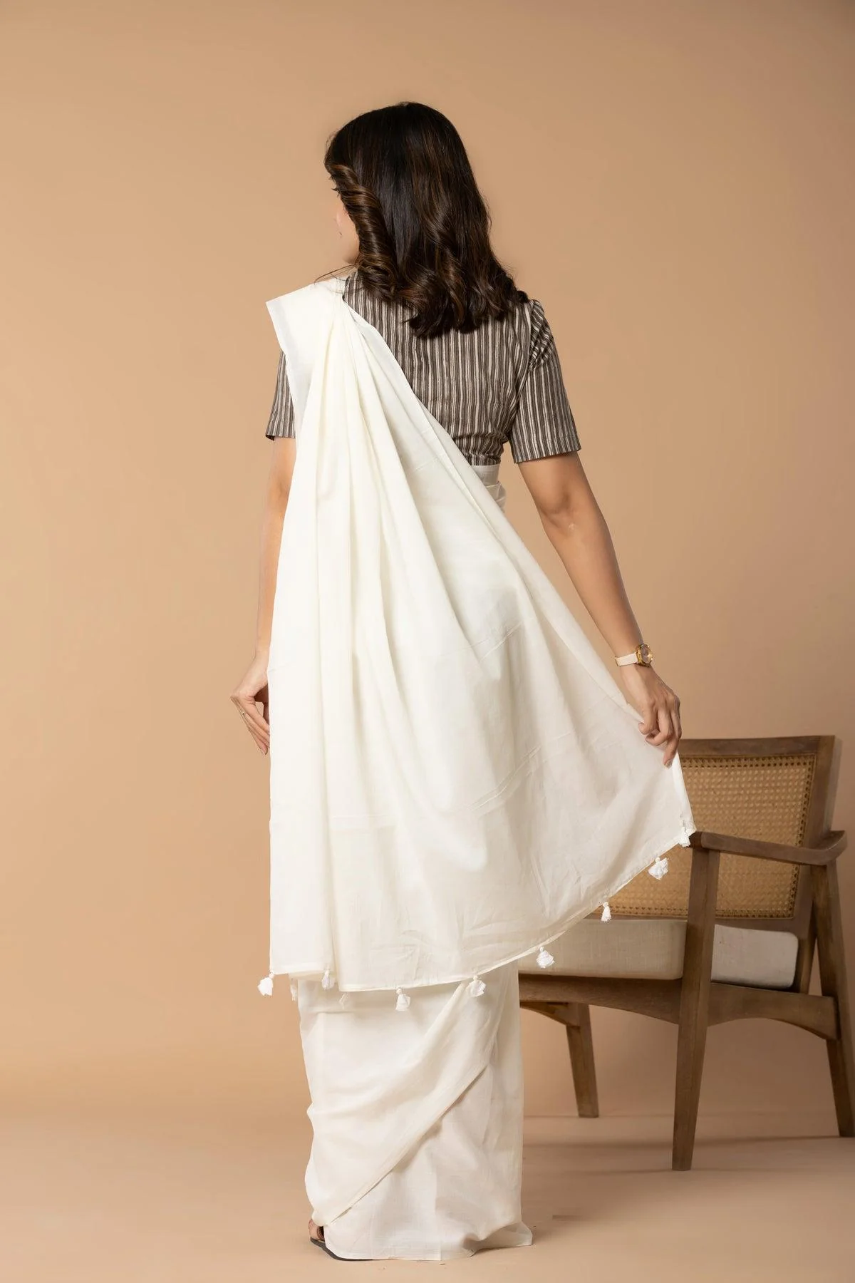 Women Pure Cotton Solid Saree - Image 4