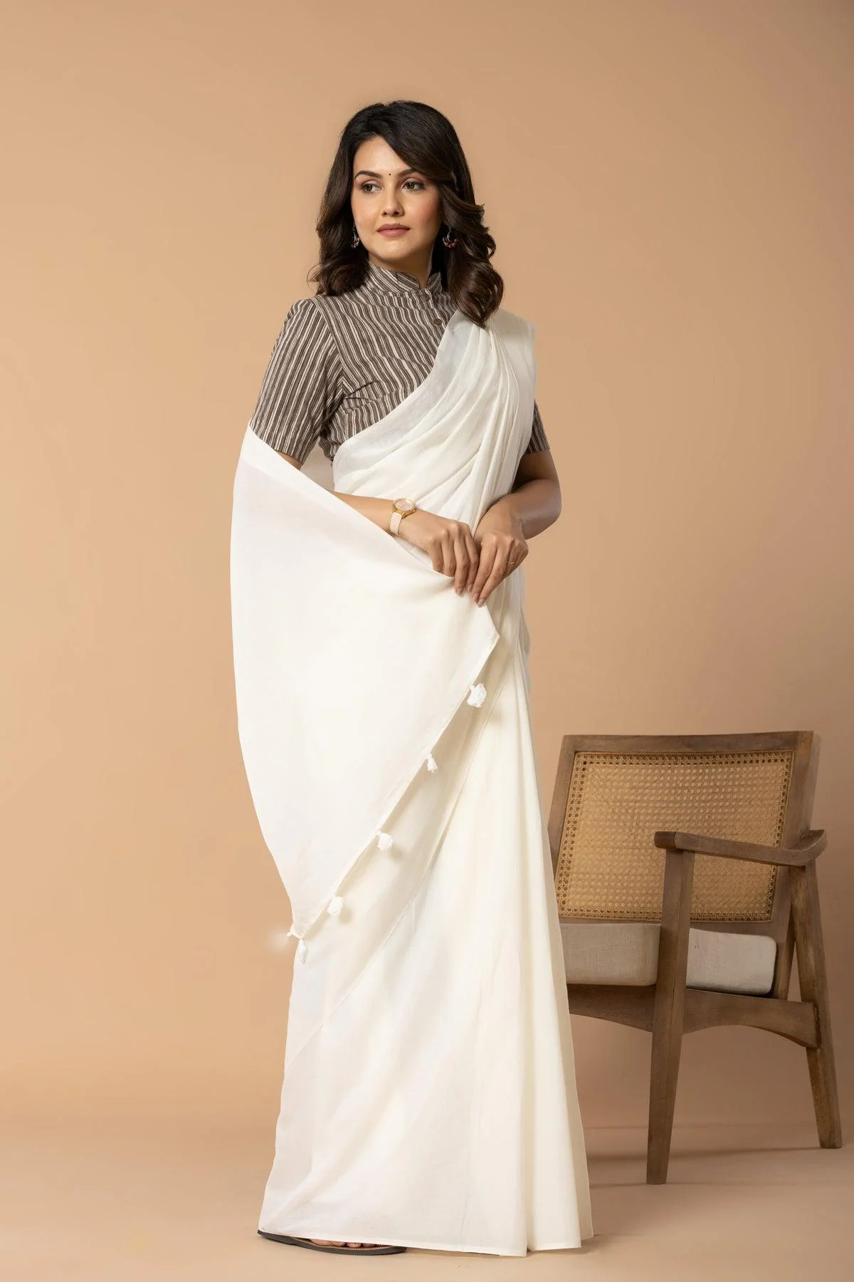 Women Pure Cotton Solid Saree - Image 5