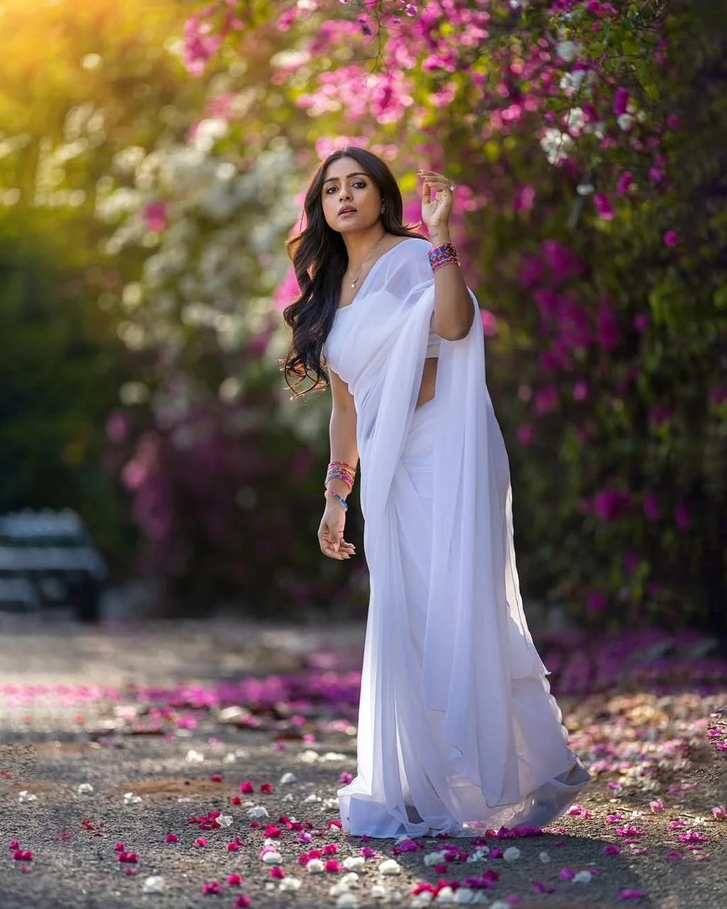 Women Pure Cotton Solid Saree - Image 4