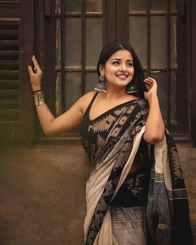 Women Pure Lilen Handloom Saree - Image 2