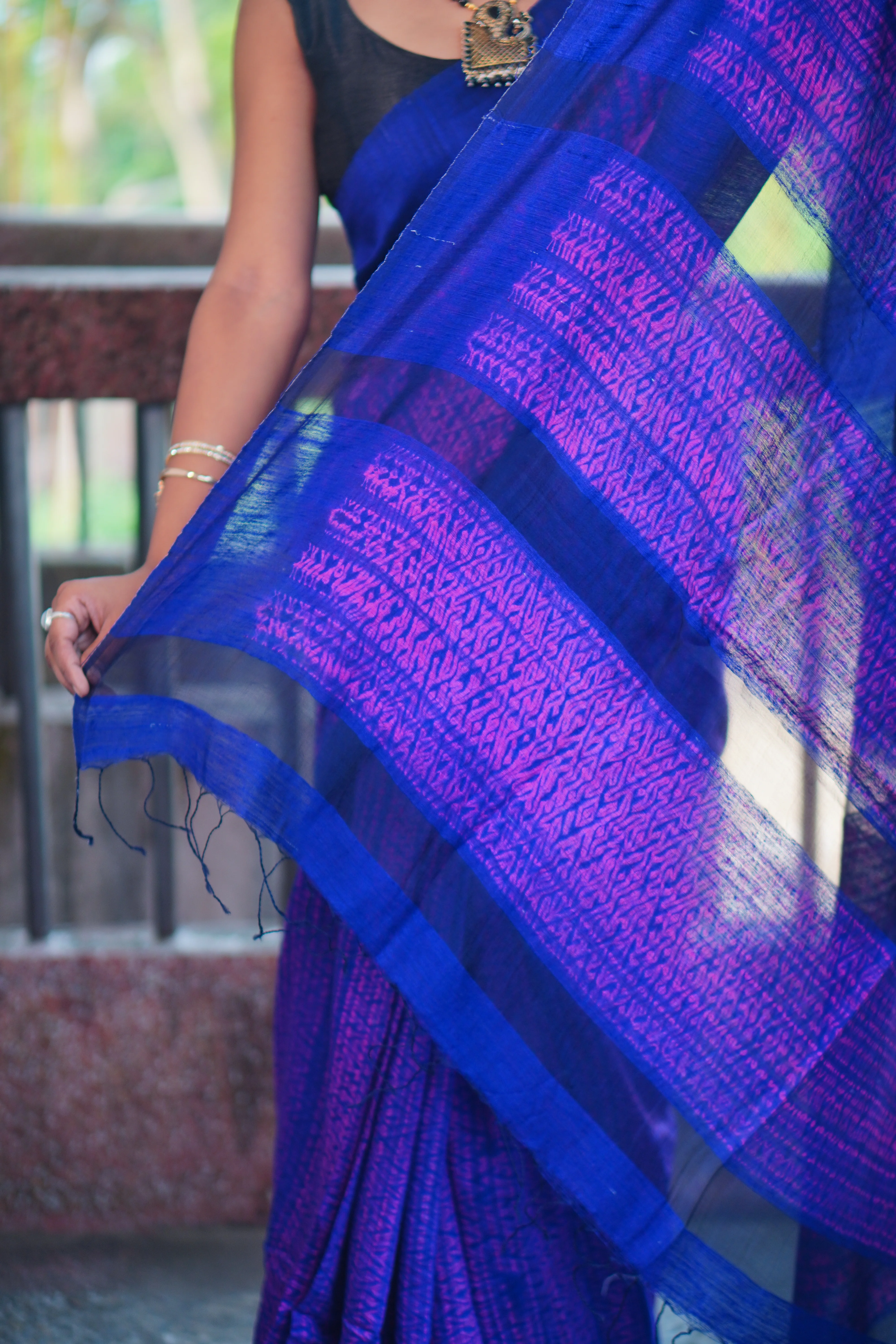 Women Pure Silk Makta Hand Work Shrivory Saree - Image 4