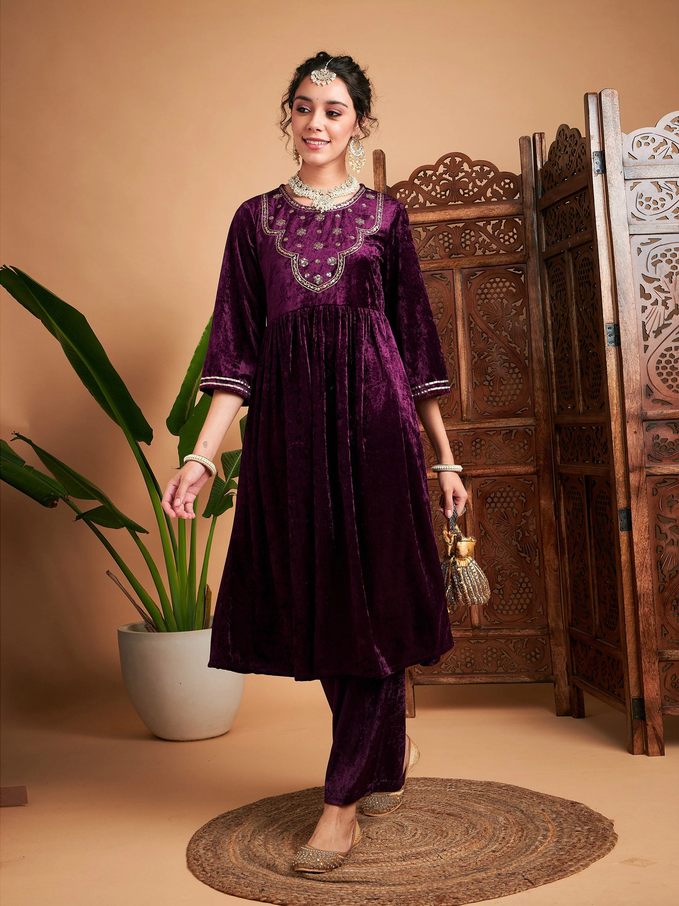 Women Purple Velvet Embroidered Gathered Kurta - Image 2