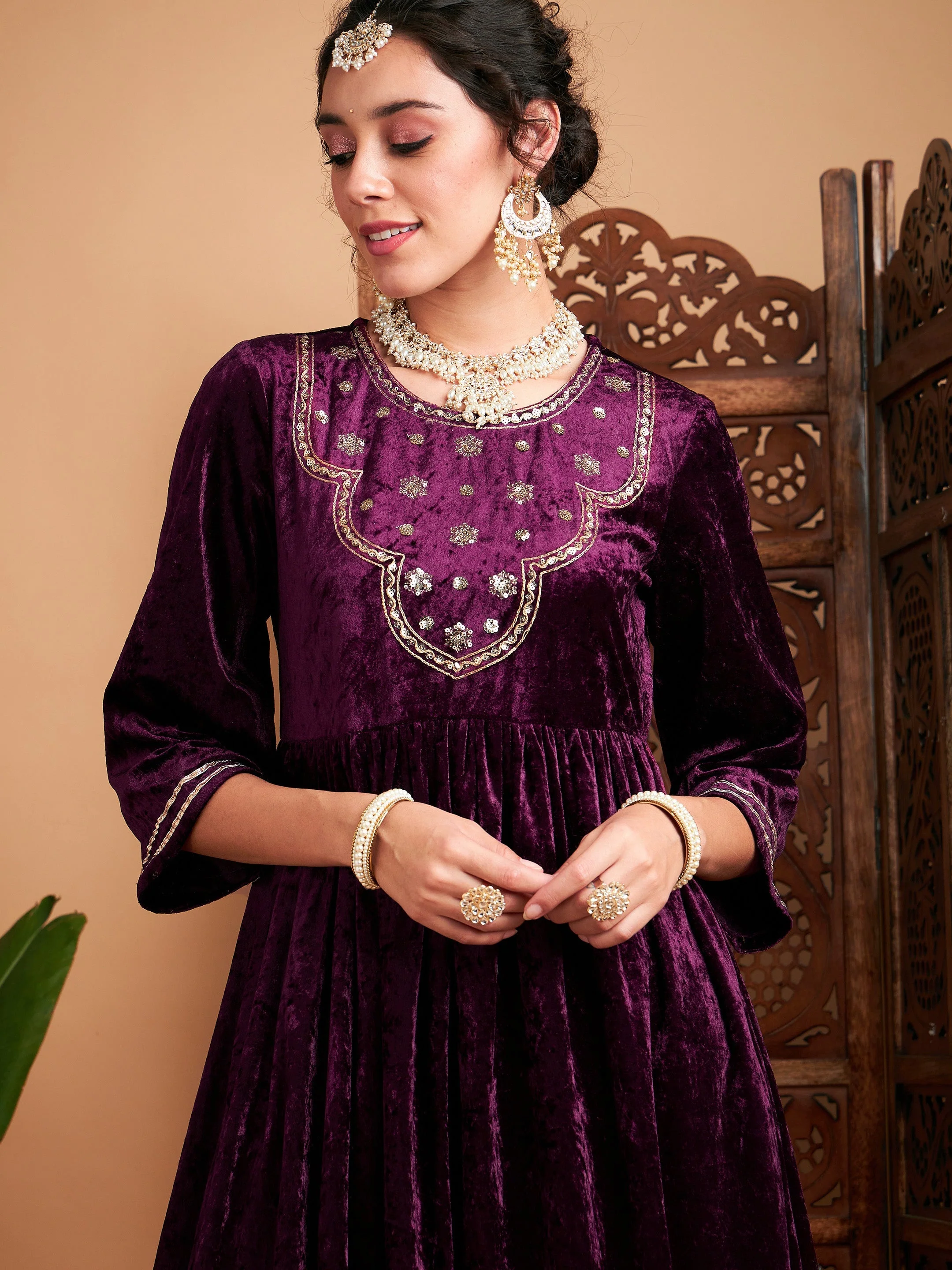 Women Purple Velvet Embroidered Gathered Kurta - Image 4