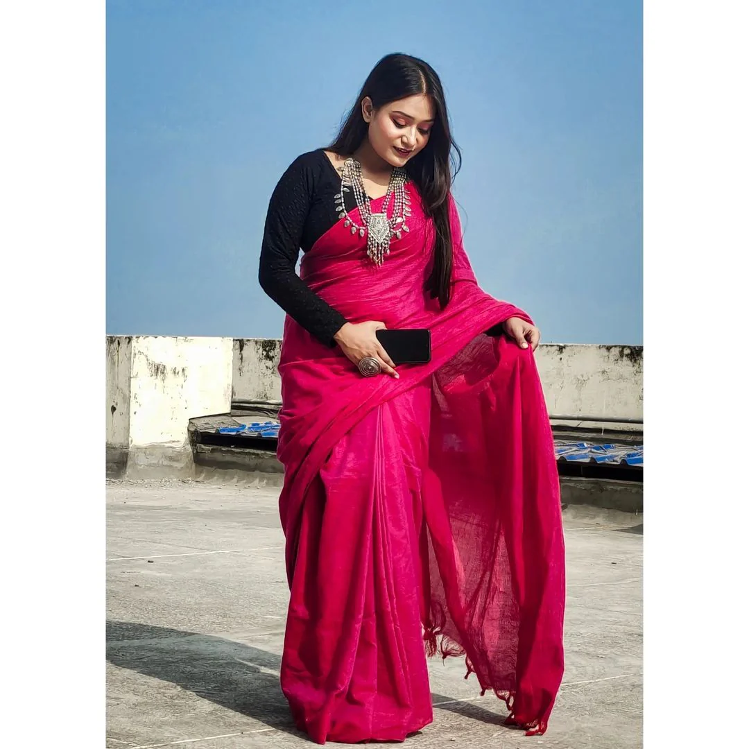 Women Rani Pink Cotton Plain Sare - Image 2