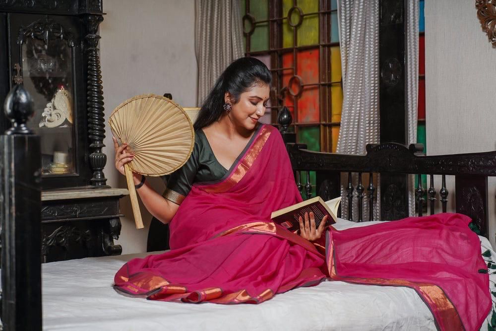 Women Rani Pink Mul Cotton Zari Border Saree - Image 2