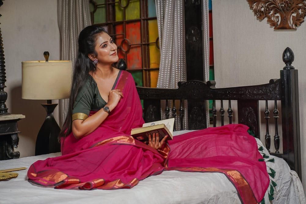 Women Rani Pink Mul Cotton Zari Border Saree - Image 3