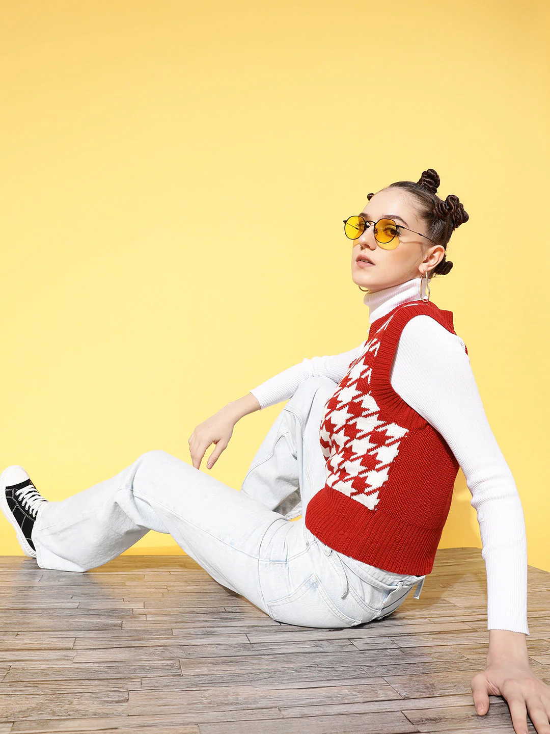Women Red Houndstooth V-Neck Sleeveless Sweater - Image 3
