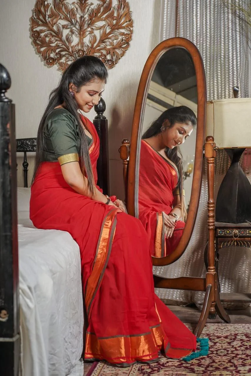 Women Red Mul Cotton Zari Border Saree - Image 6
