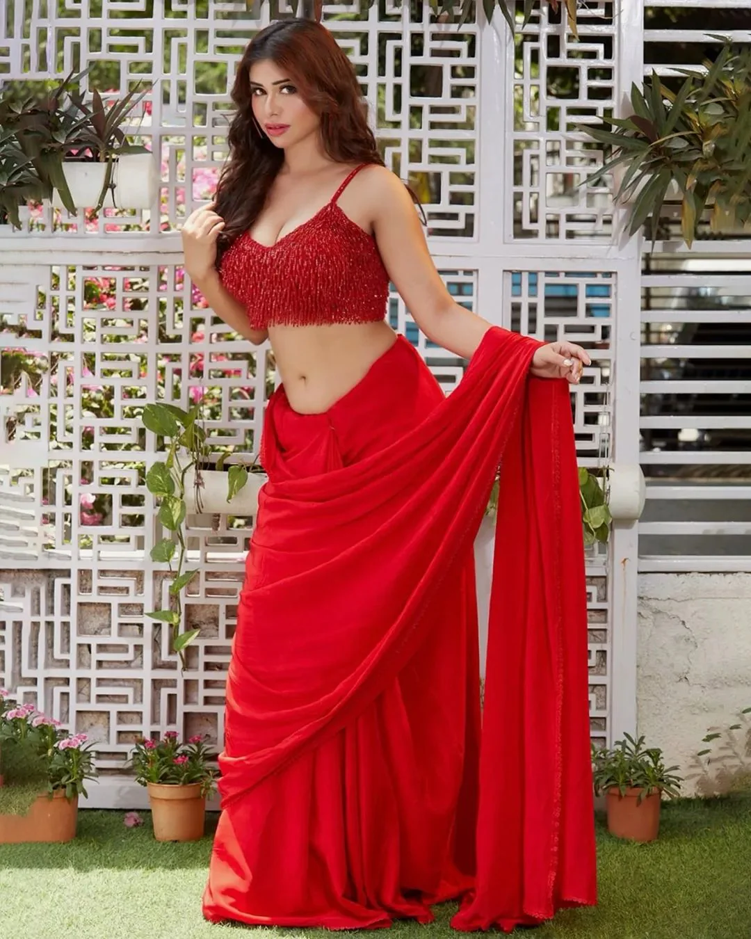 Women Red Plain Cotton Saree - Image 4