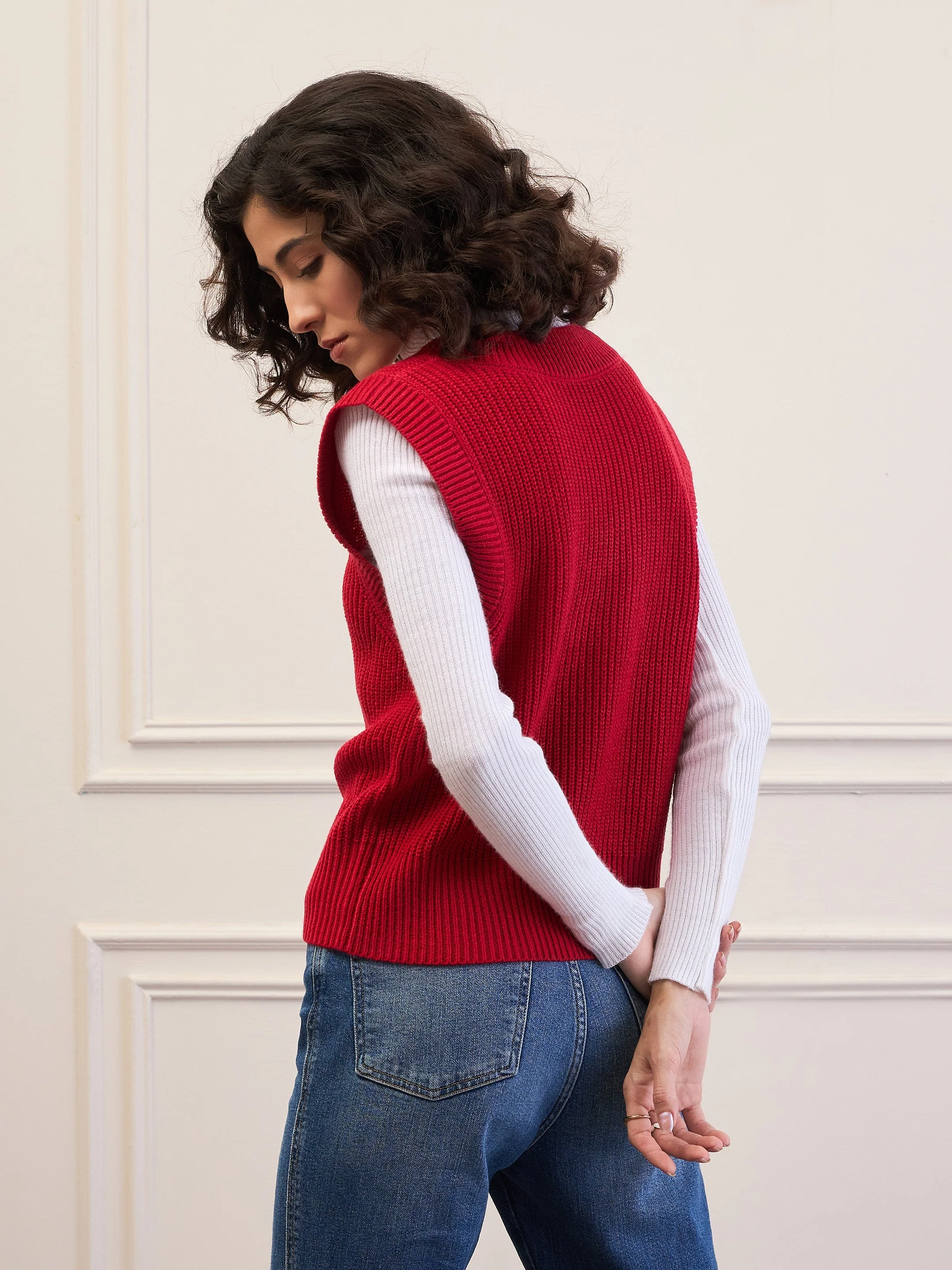 Women Red Solid V-Neck Sweater Vest - Image 5
