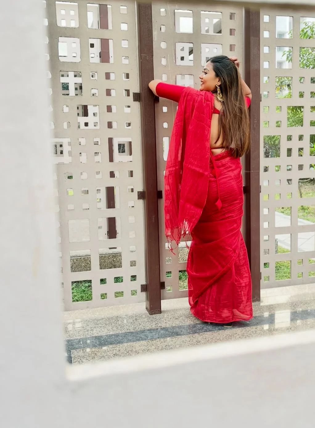 Women Red Tissue Silk Saree - Image 3