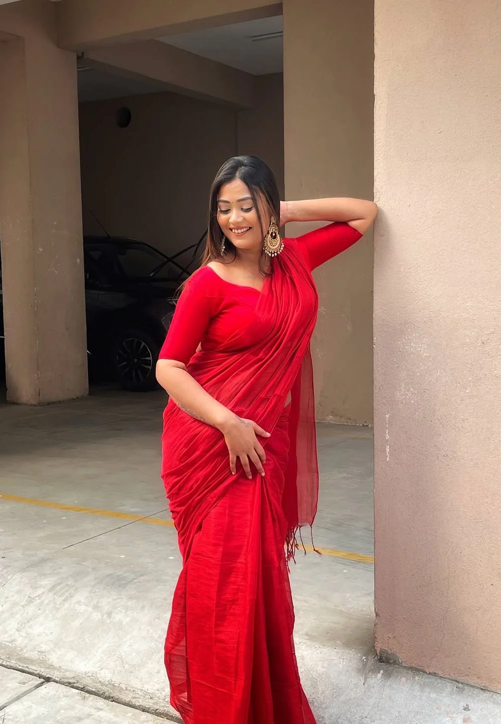 Women Red Tissue Silk Saree - Image 4