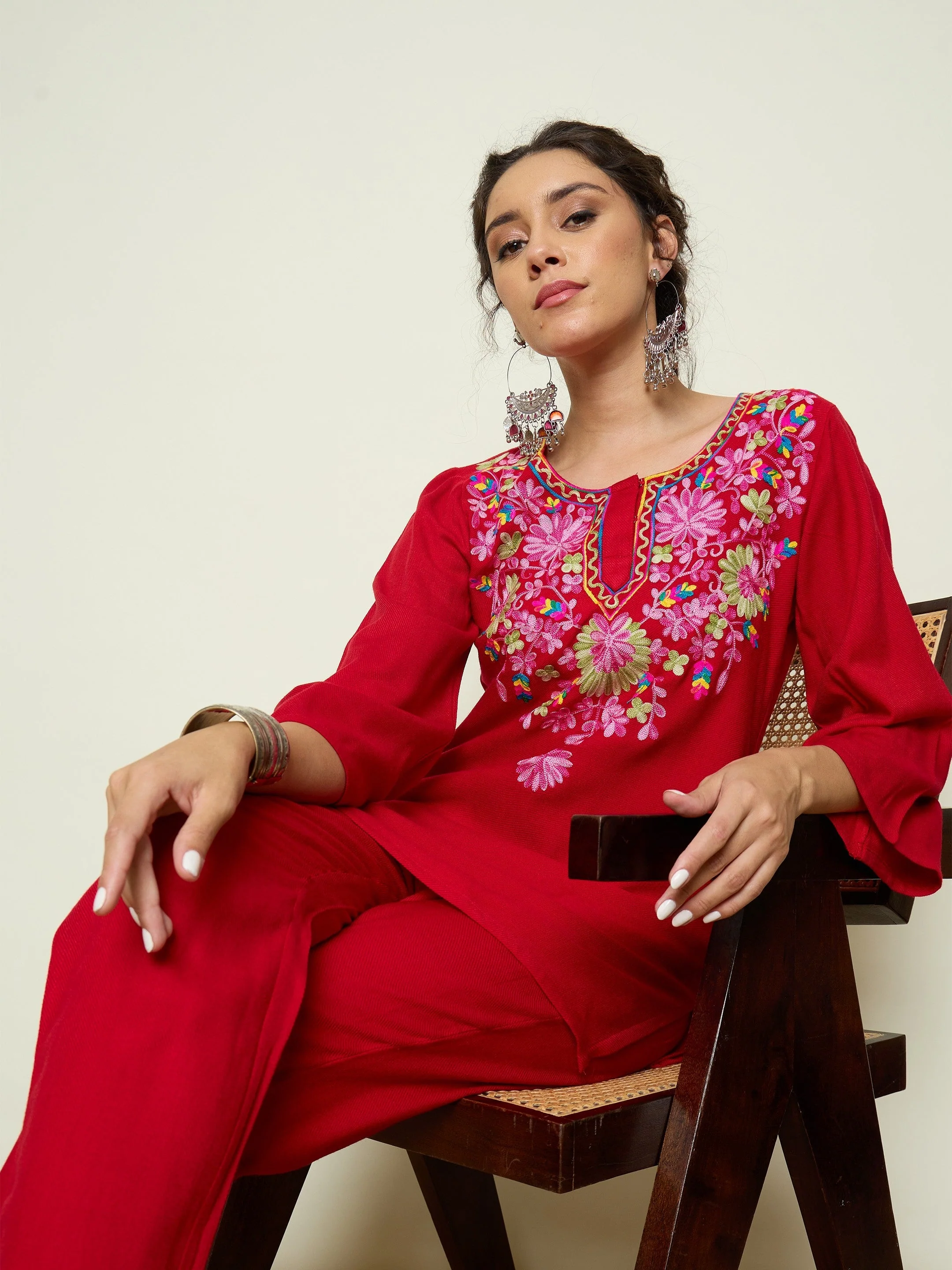 Women Red Woollen Embroidered Round Neck Short Kurta With Pencil Pants - Image 4