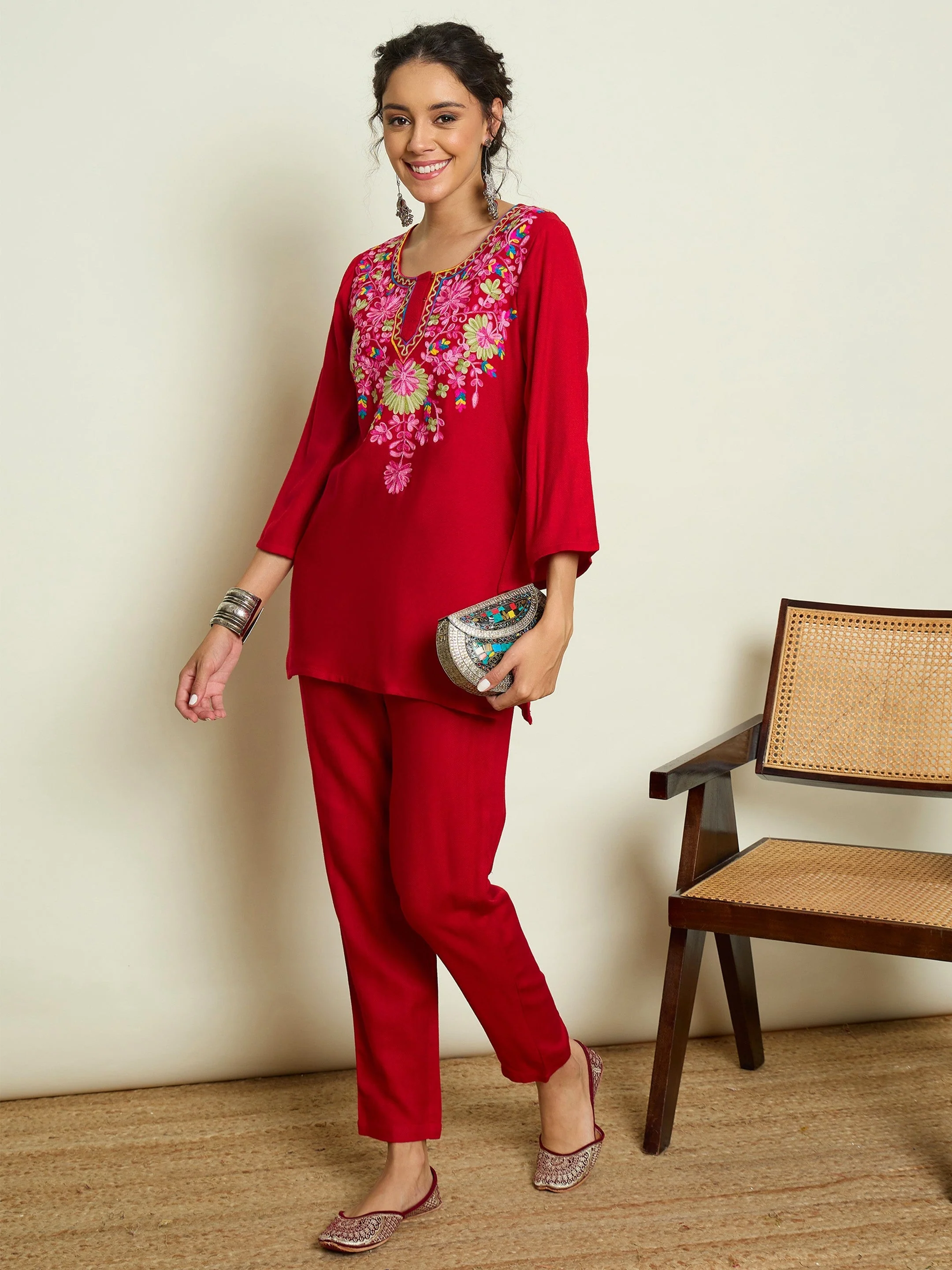 Women Red Woollen Embroidered Round Neck Short Kurta With Pencil Pants - Image 5
