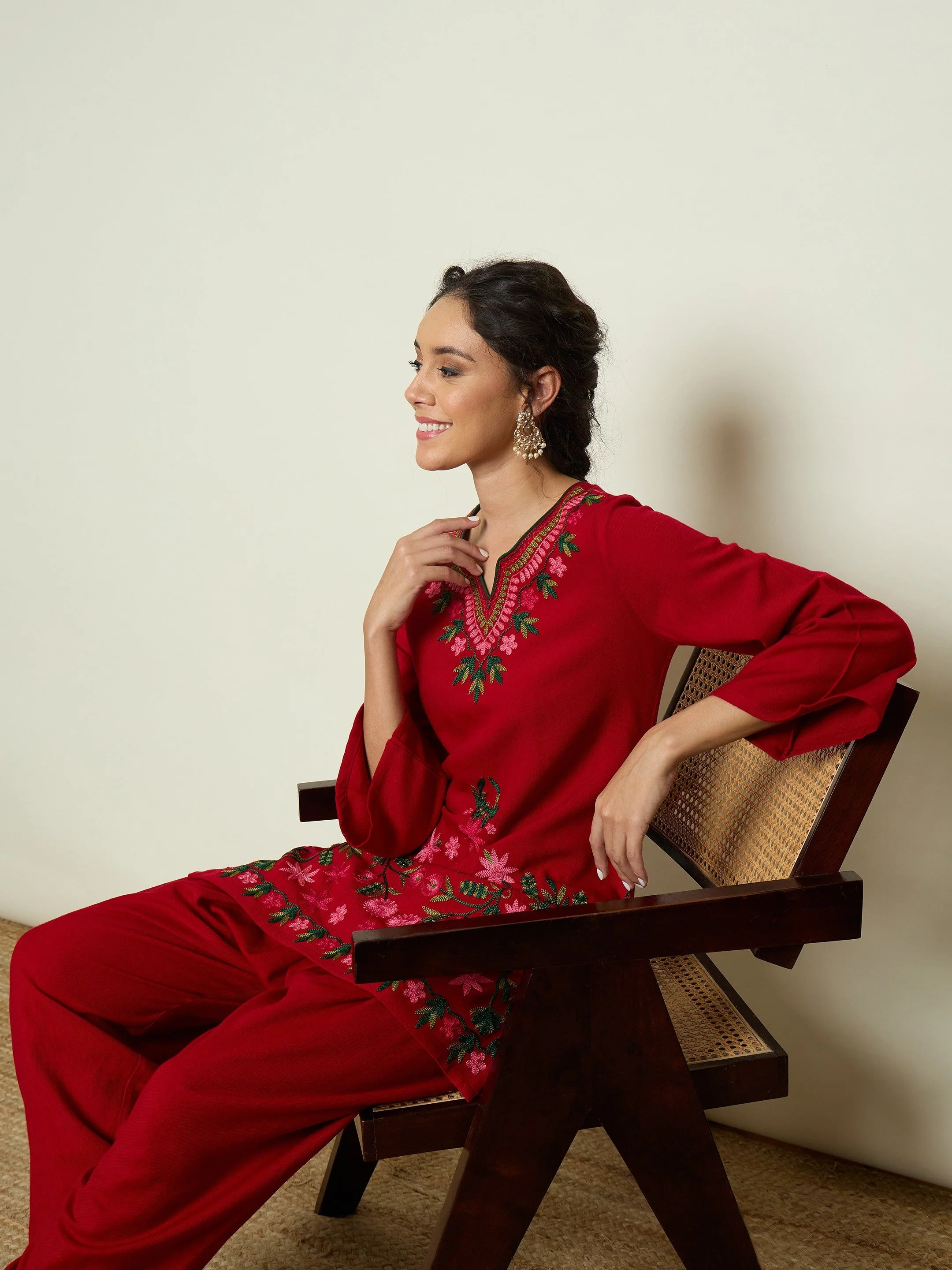 Women Red Woollen Embroidered Sweetheart Short Kurta With Farshi Salwar - Image 4