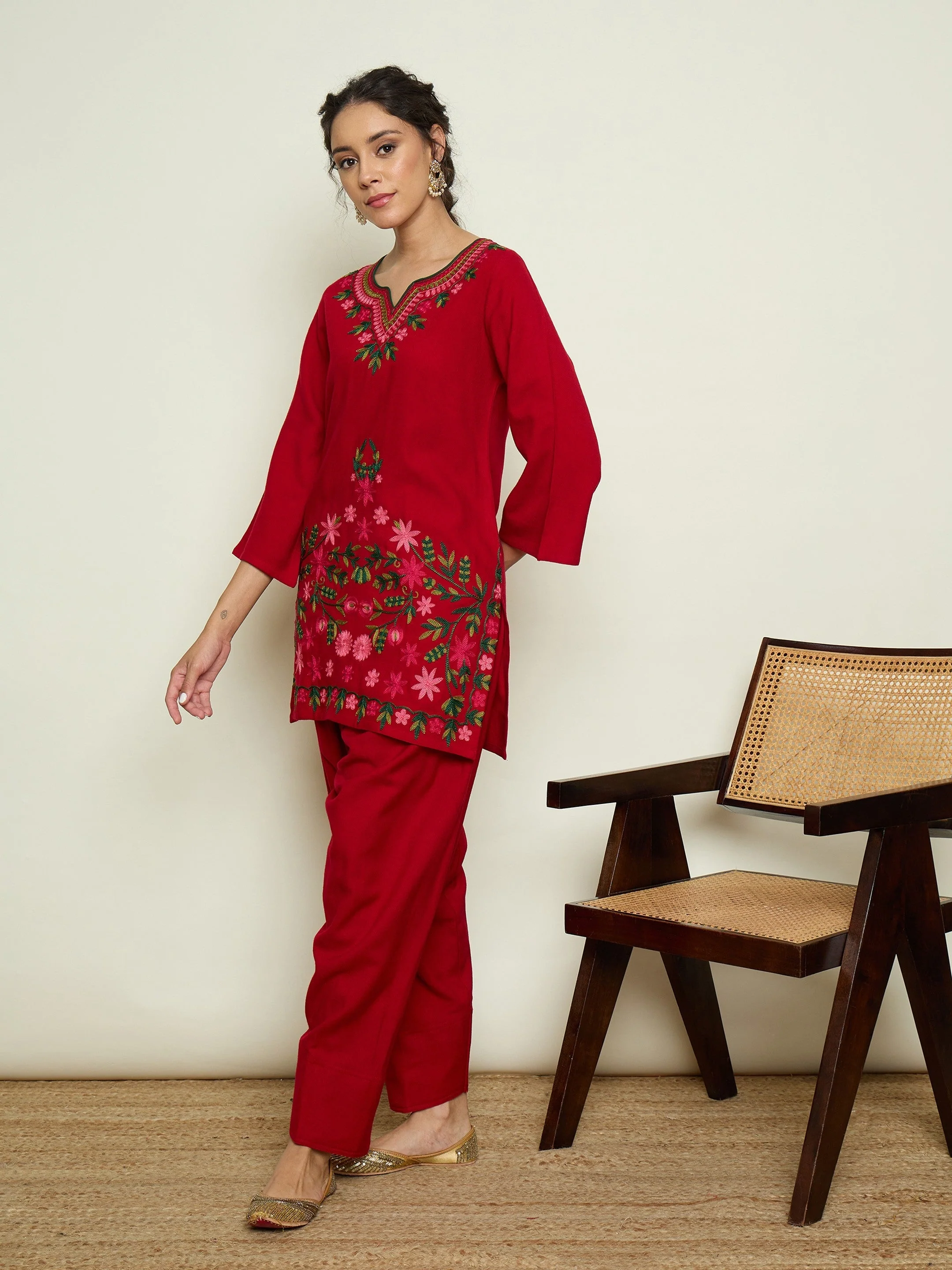 Women Red Woollen Embroidered Sweetheart Short Kurta With Farshi Salwar - Image 5
