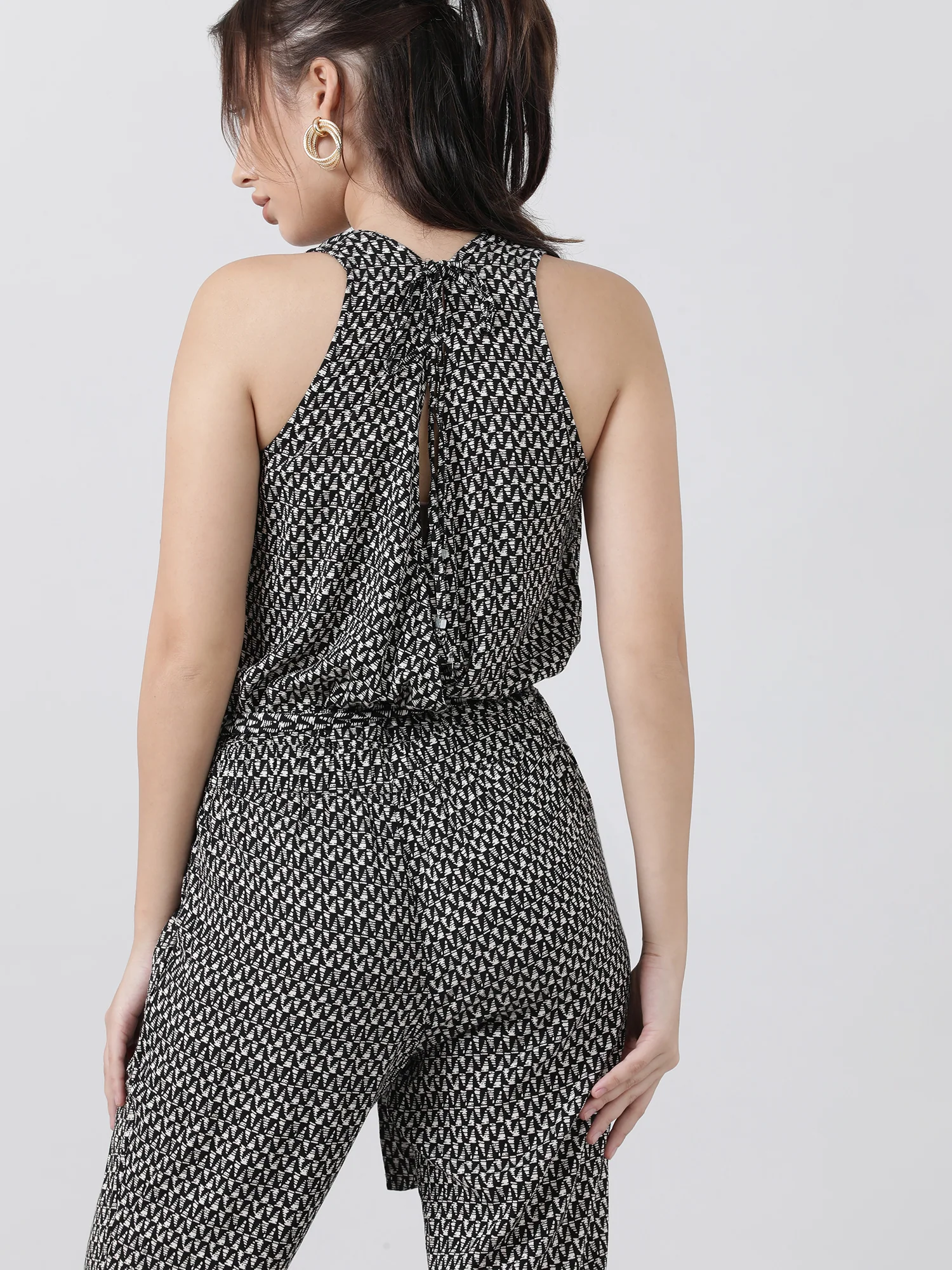 Women Regular Fit Printed Sleeveless Black Jumpsuit With Belt - Image 3
