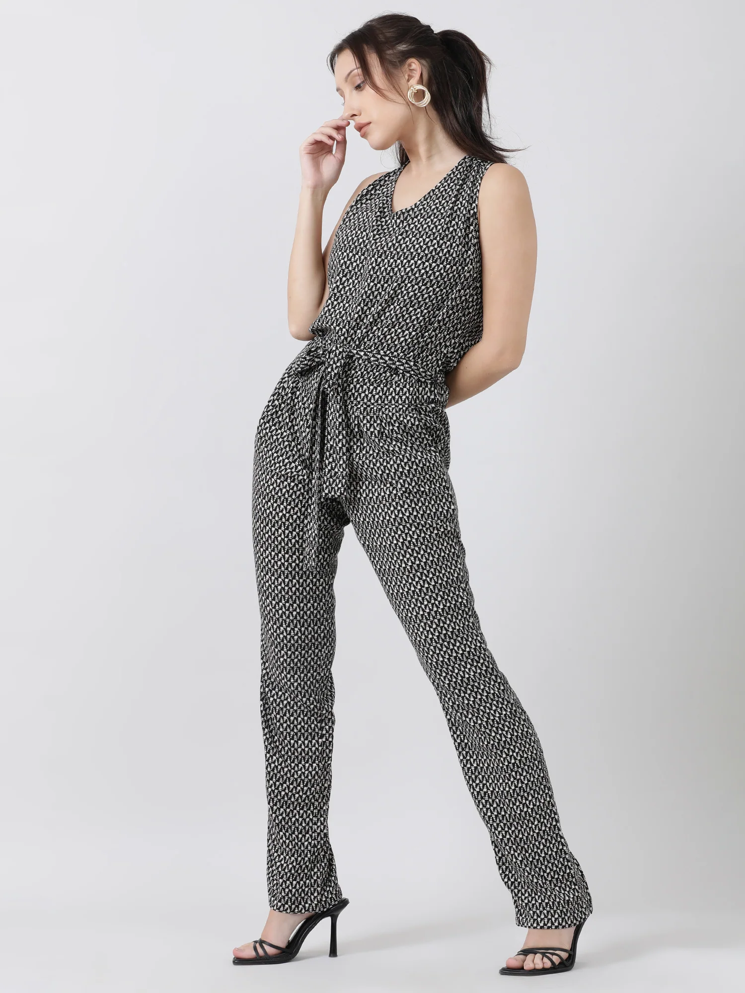 Women Regular Fit Printed Sleeveless Black Jumpsuit With Belt - Image 4