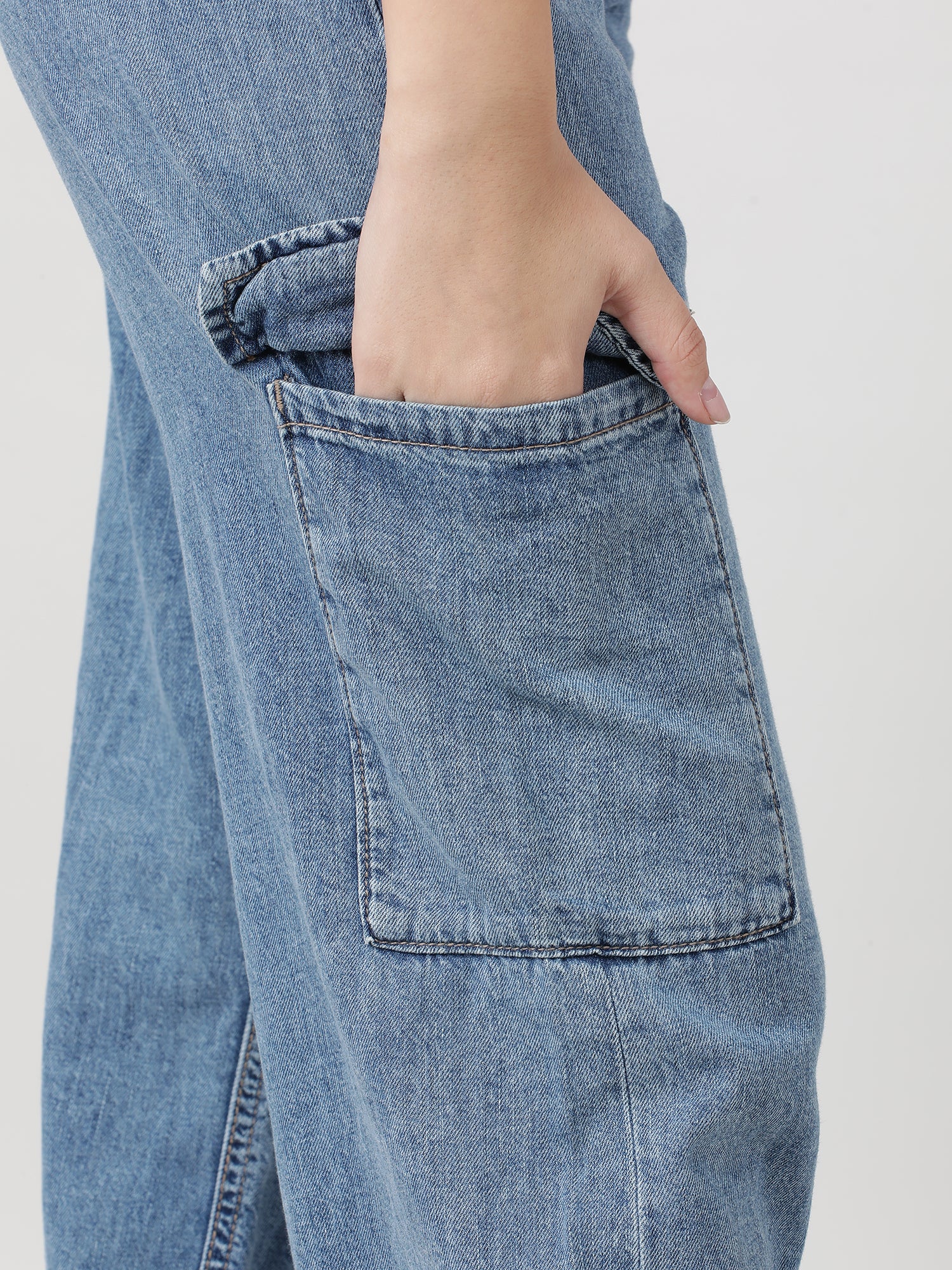 Women Relaxed Fit Blue Washed Denim Jeans - Image 6