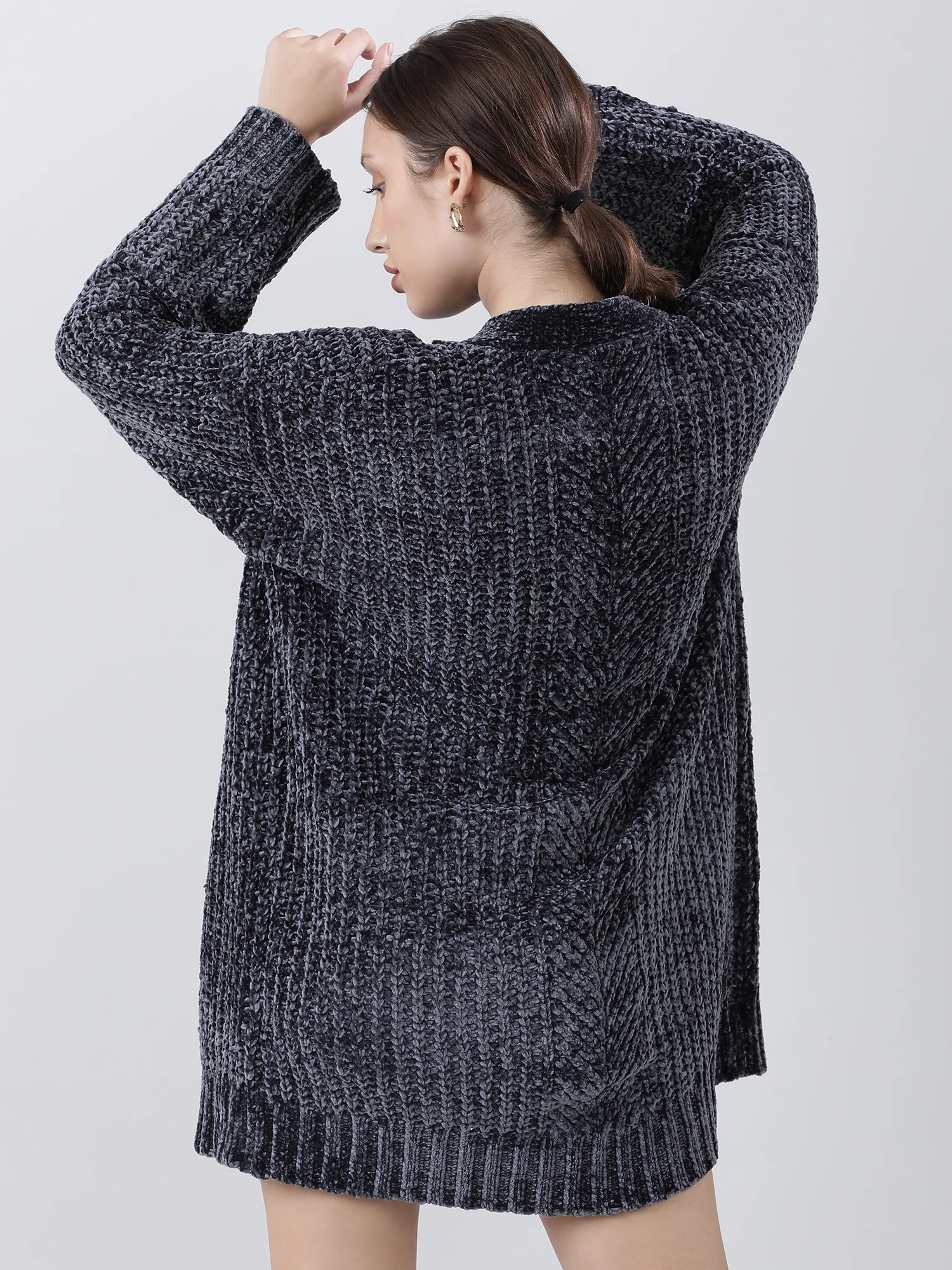 Women Relaxed Fit Dark Grey Front Open Knitted Shrug - Image 4
