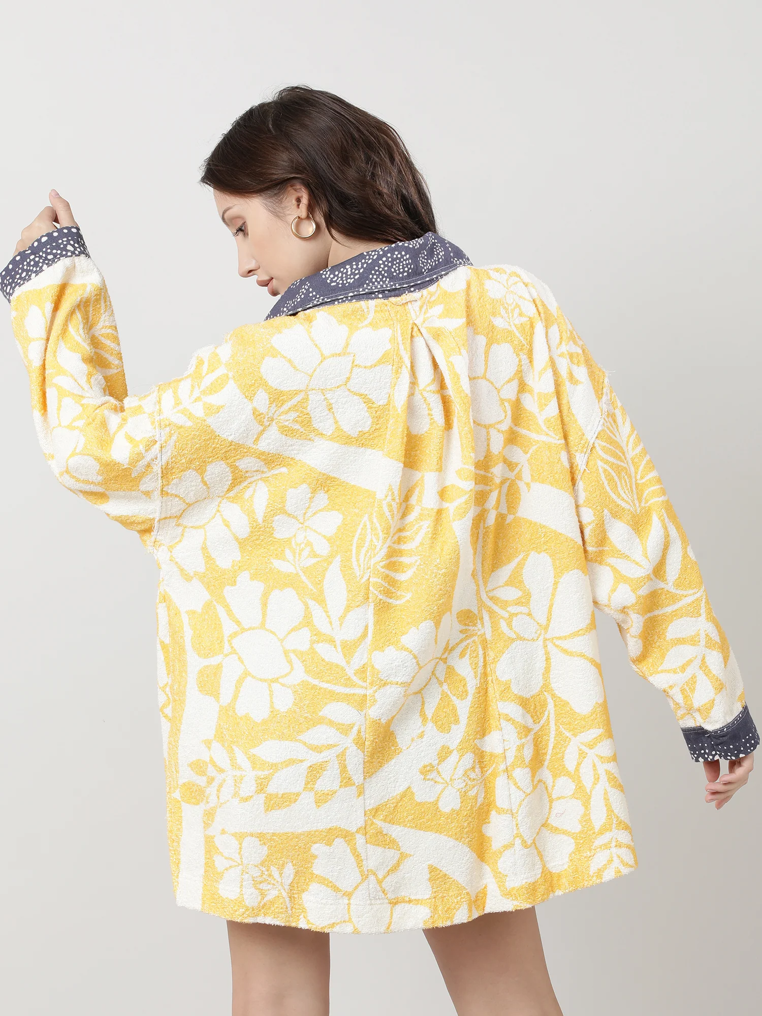 Women Relaxed Fit Light Yellow Floral Sweatshirt With Collar - Image 4