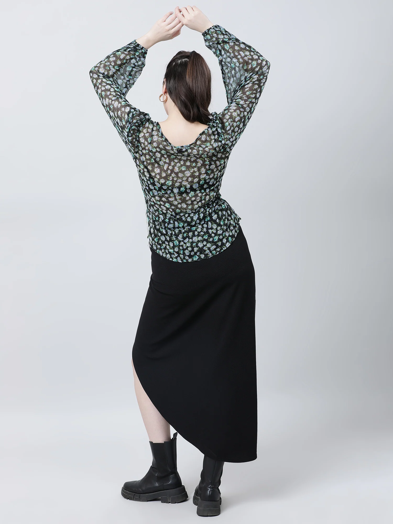 Women Relaxed Fit Printed V Neck Green Top - Image 4