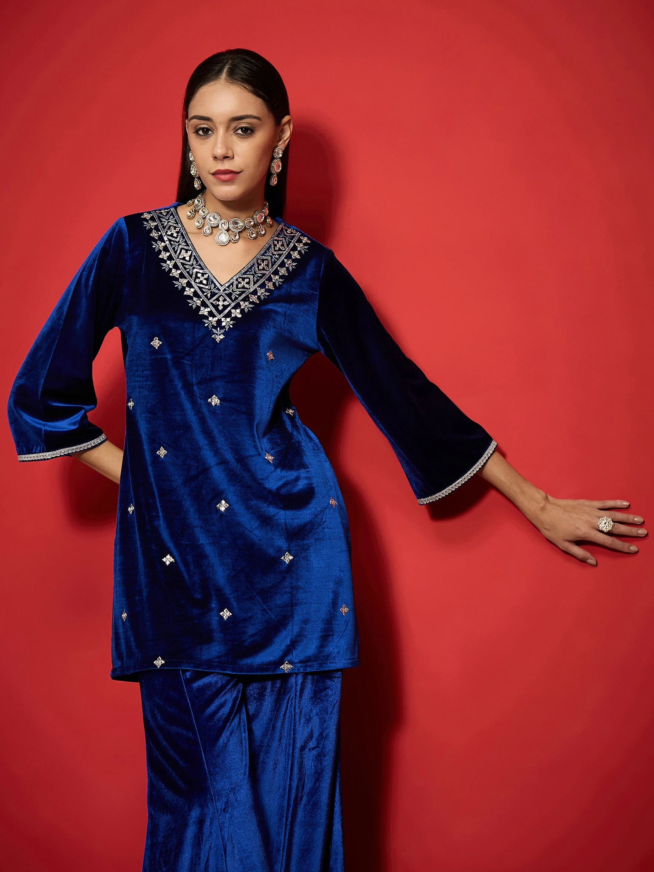 Women Royal Blue Velvet Emb V-Neck Short Kurta With Palazzos - Image 2