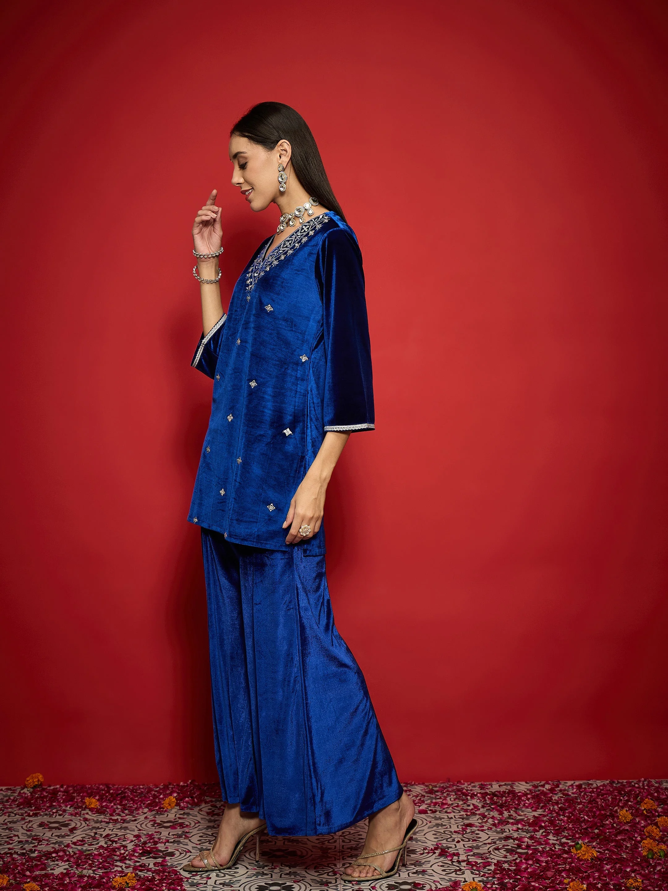 Women Royal Blue Velvet Emb V-Neck Short Kurta With Palazzos - Image 3