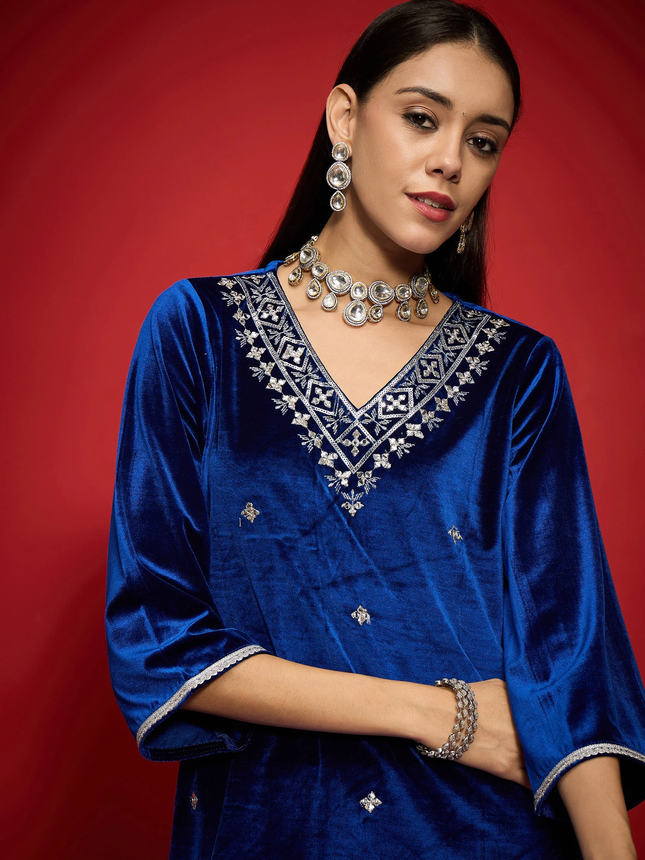 Women Royal Blue Velvet Emb V-Neck Short Kurta With Palazzos - Image 4
