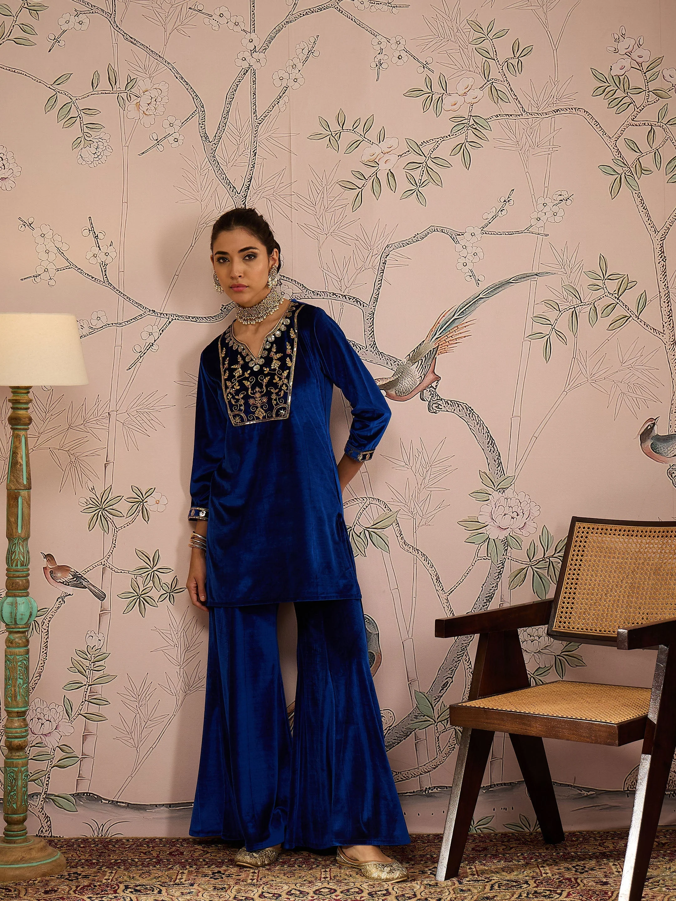Women Royal Blue Velvet Embroidered Kurta With Palazzo Pants - Image 2