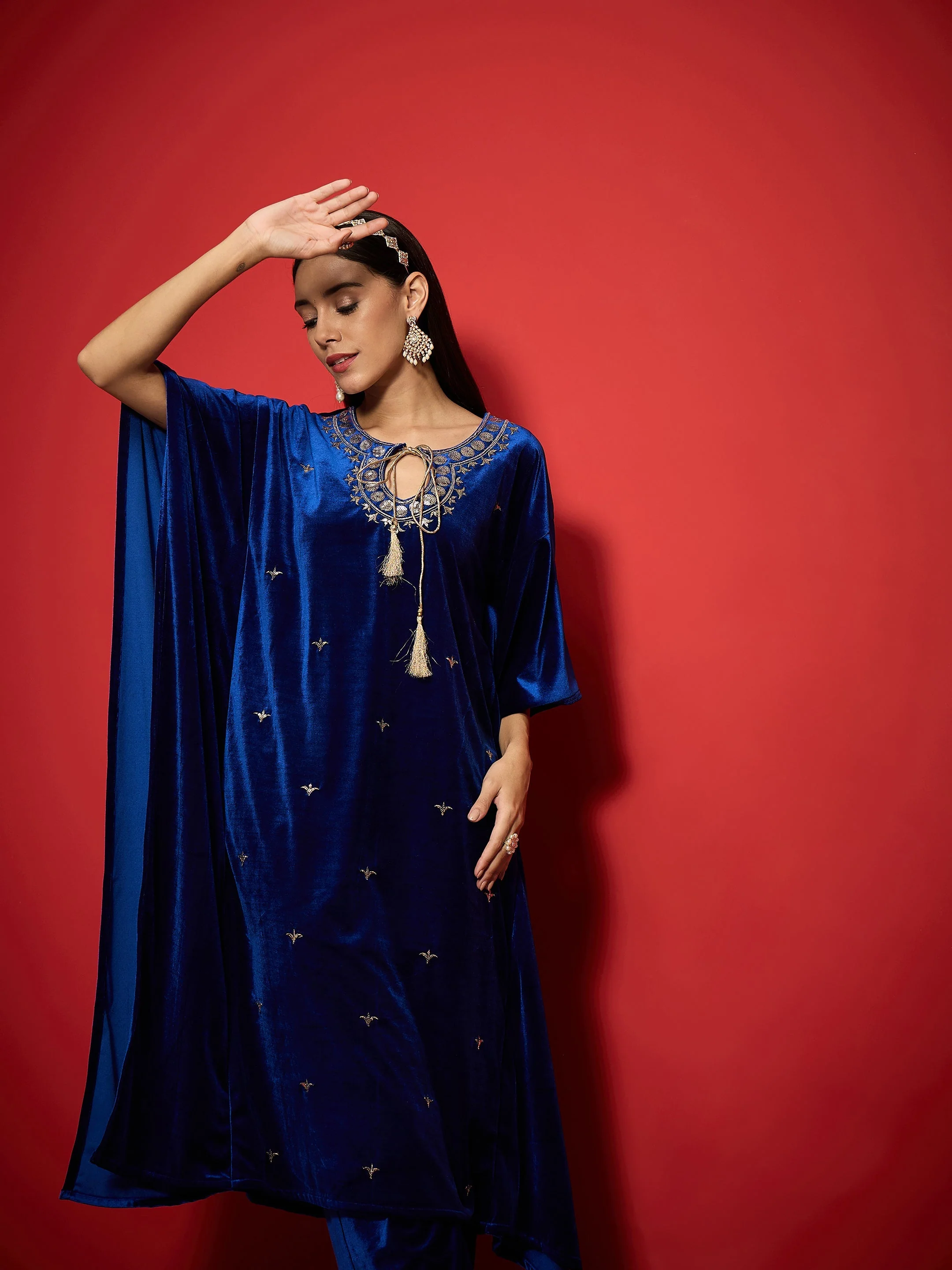 Women Royal Blue Velvet Front Embroidered Kaftan Kurta - Image 2