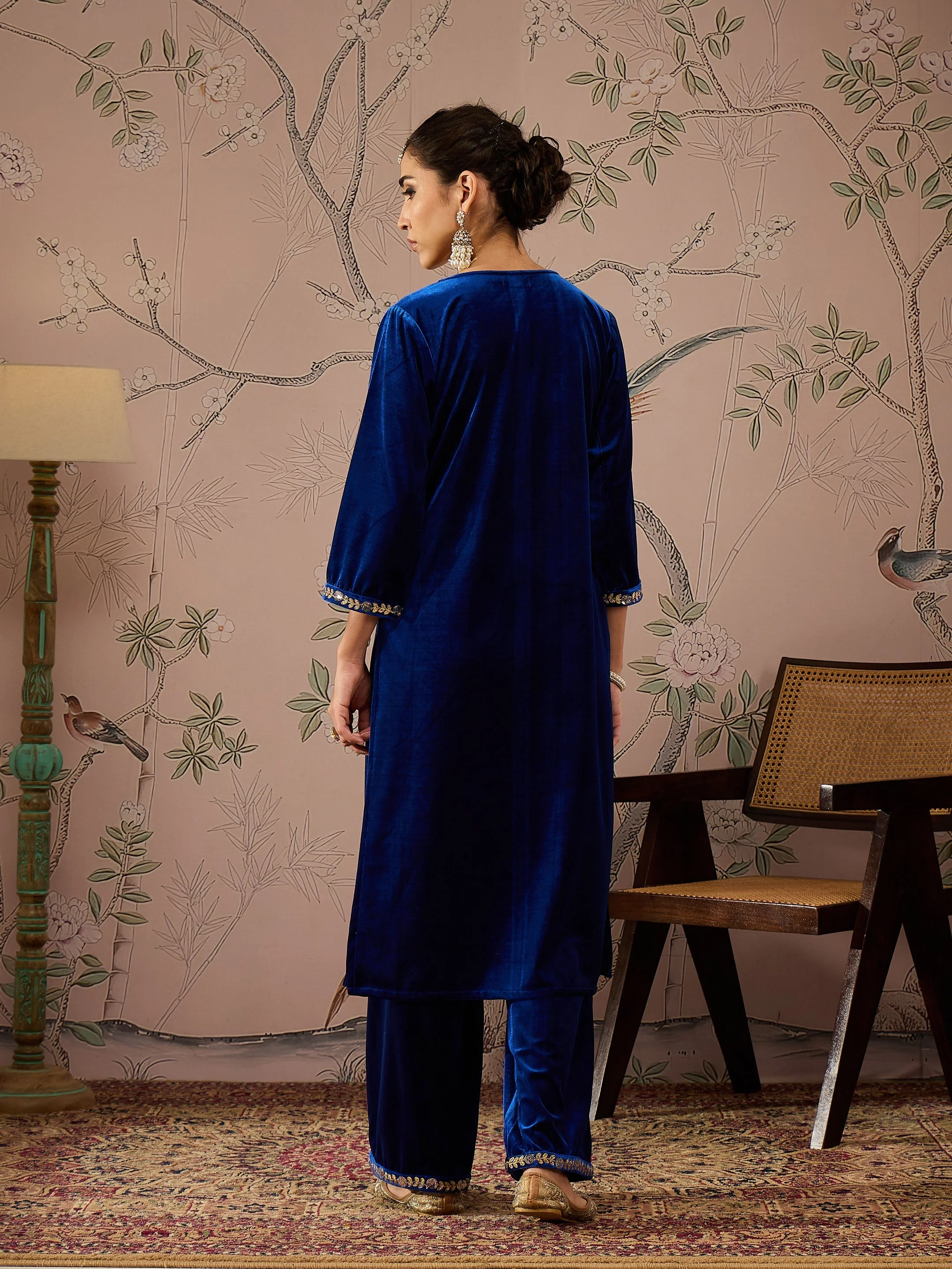 Women Royal Blue Velvet Front Embroidered Straight Kurta - Image 5
