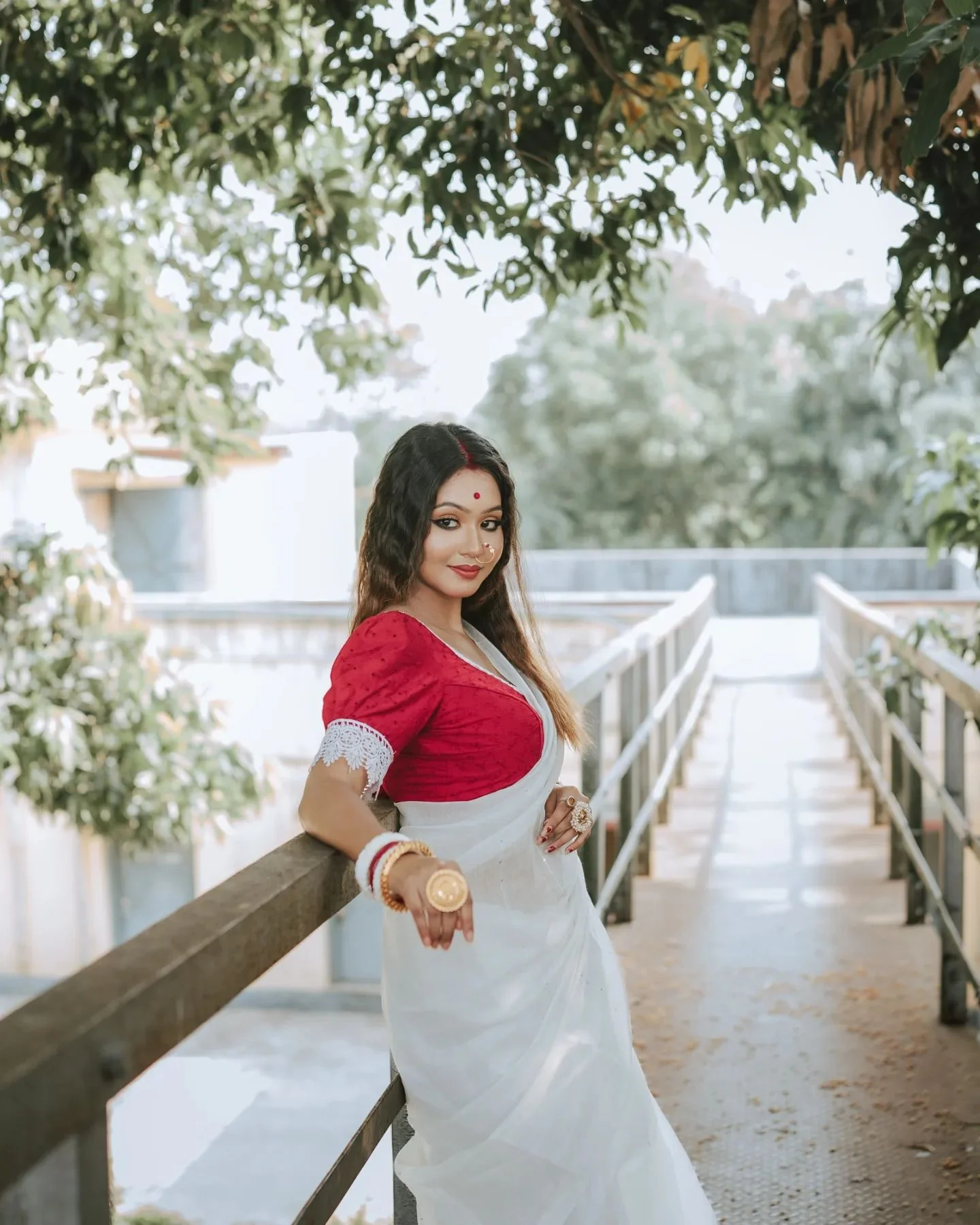 Women Sequnece White Cotton Silk Saree - Image 3