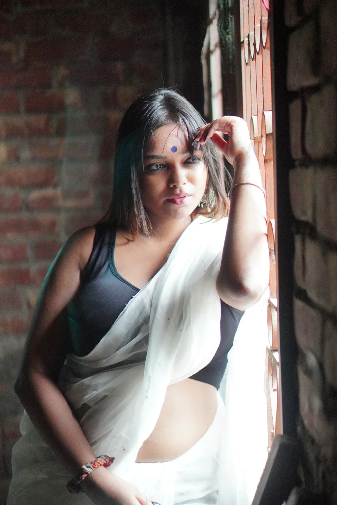 Women Sequnece White Cotton Silk Saree - Image 2