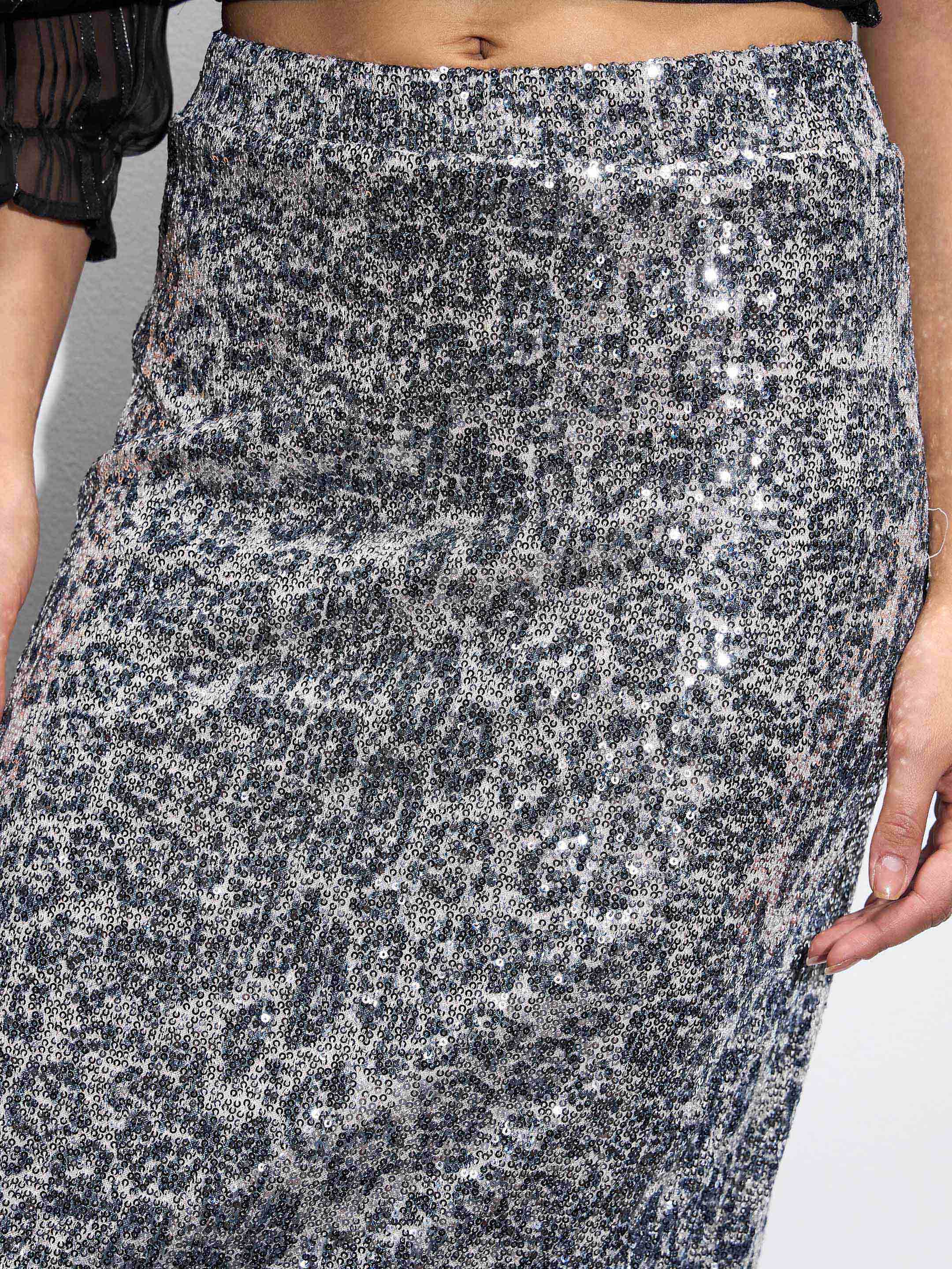 Women Silver Sequin Pencil Skirt - Image 4