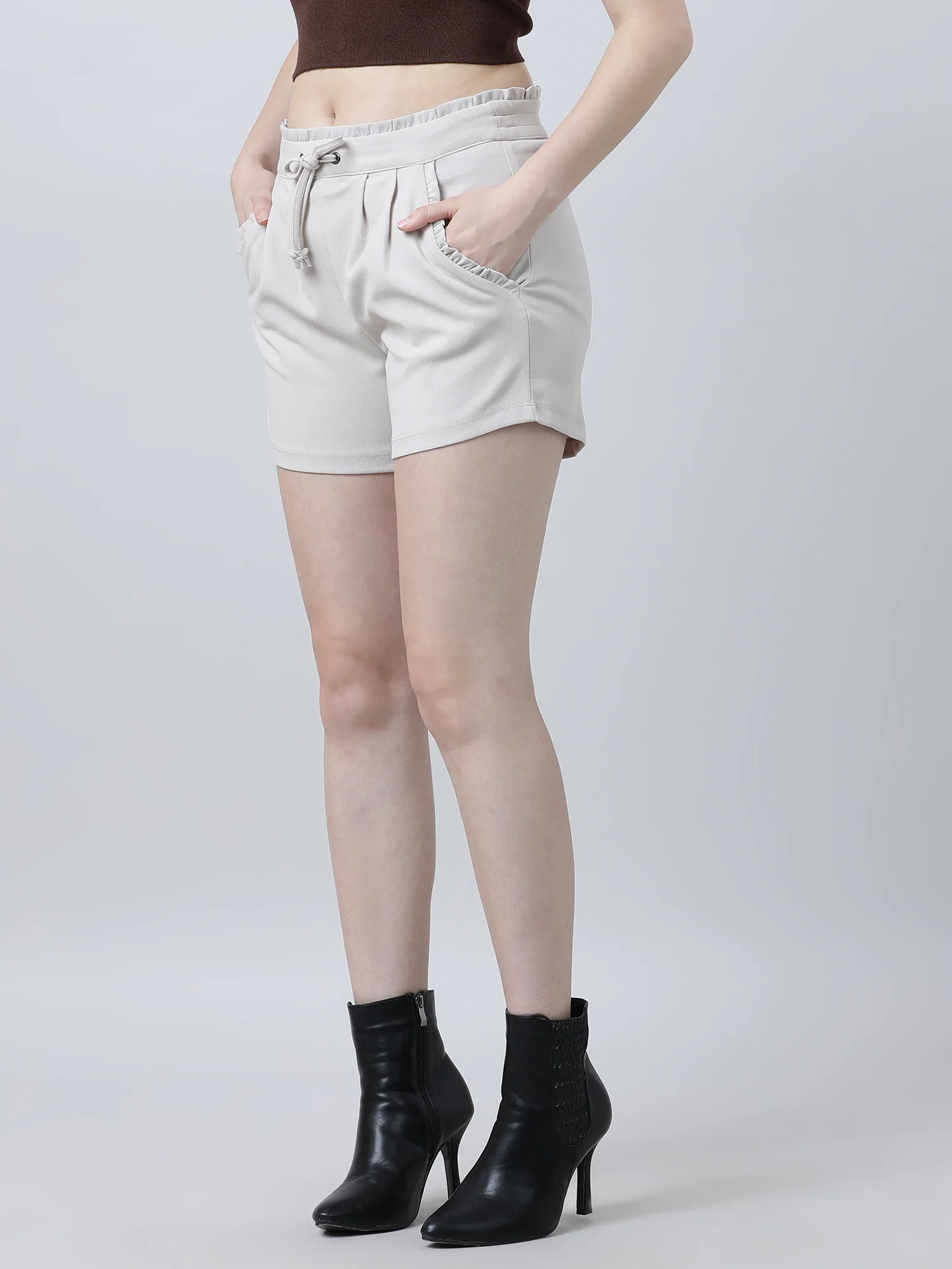 Women Slim Fit Beige Pleated Shorts With Insert Pockets - Image 4