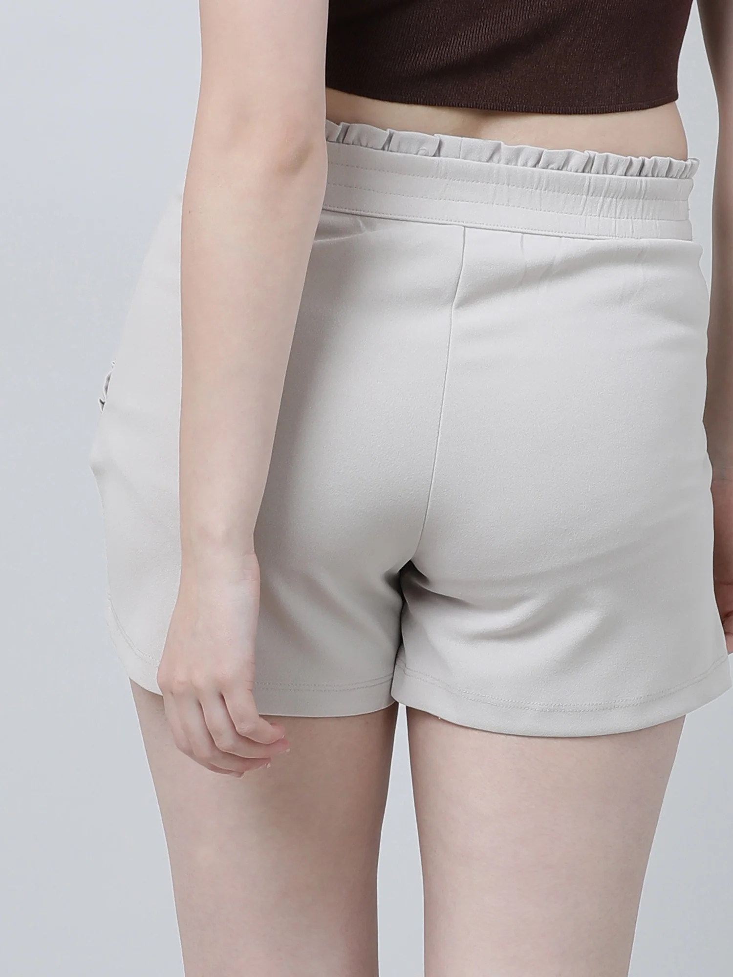 Women Slim Fit Beige Pleated Shorts With Insert Pockets - Image 5