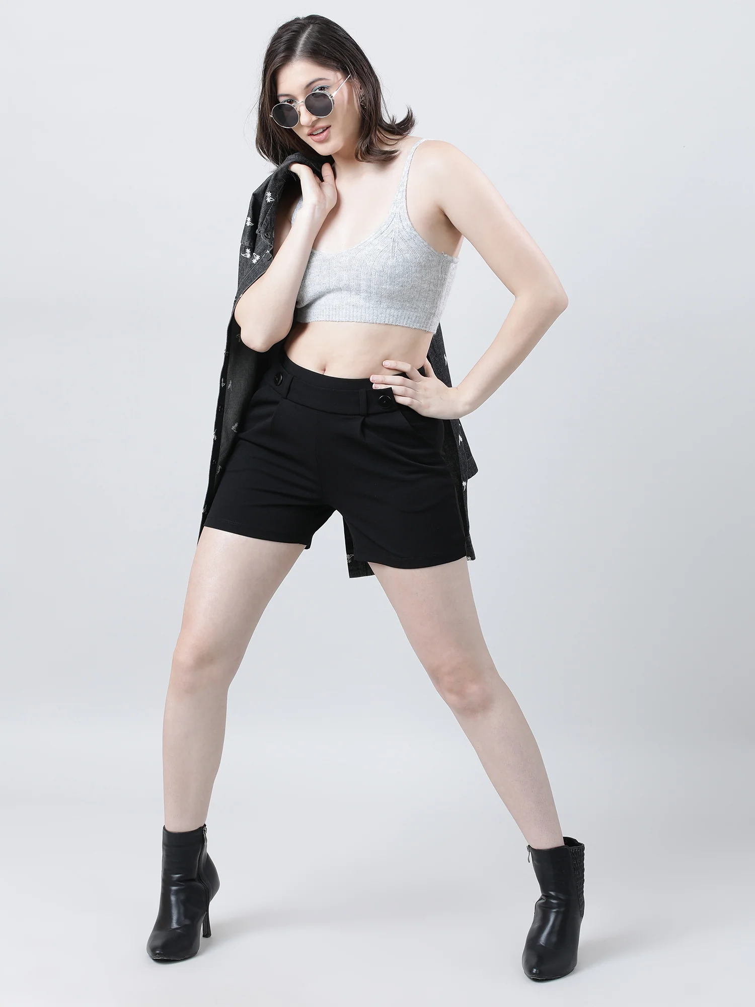 Women Slim Fit Black Shorts With Insert Pockets - Image 6