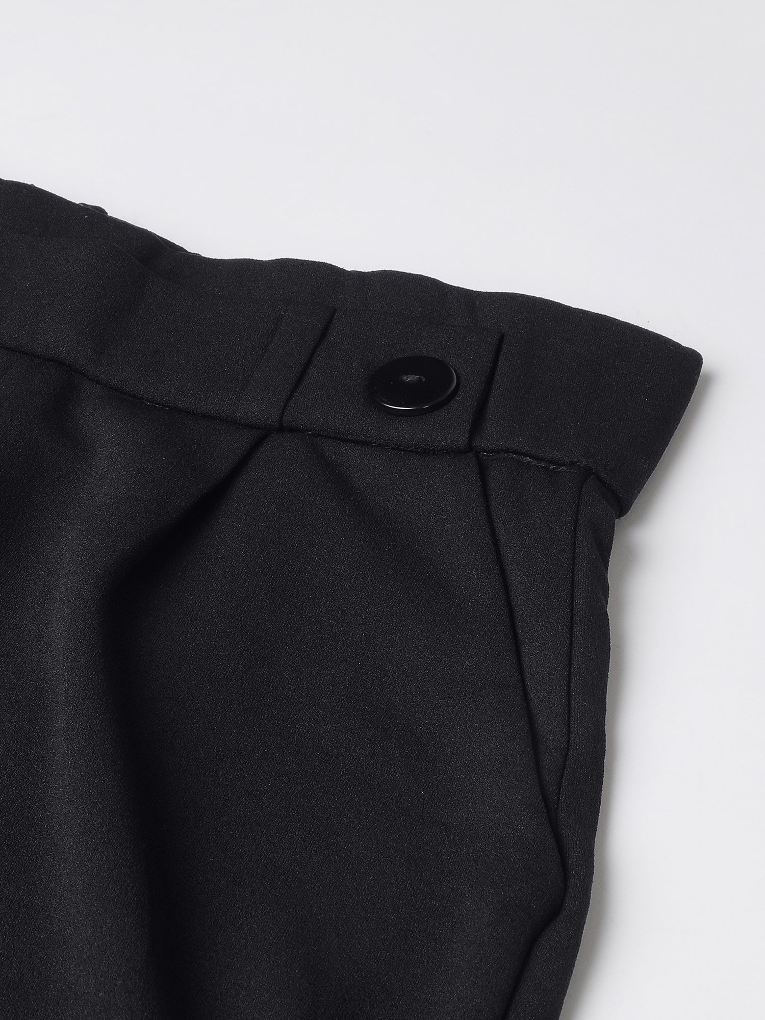 Women Slim Fit Black Shorts With Insert Pockets - Image 7