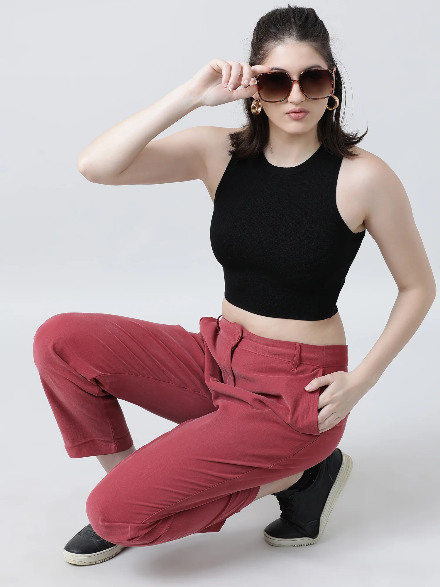 Women Slim Fit Black Sleeveless Crop Top - Image 7