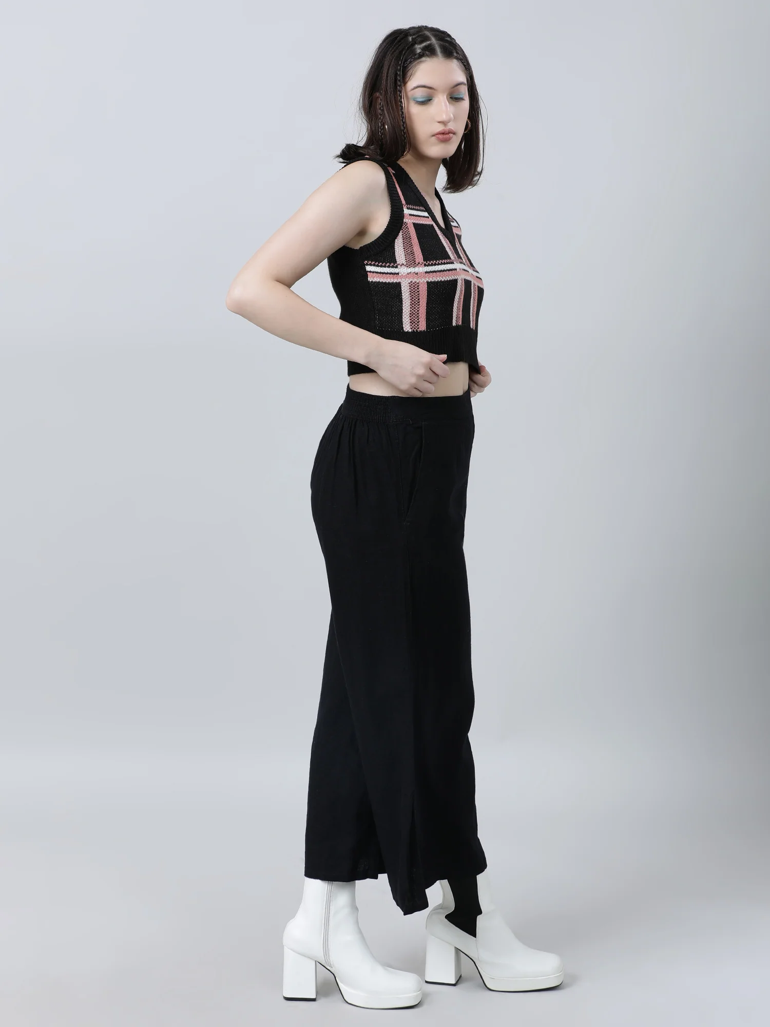 Women Slim Fit Black Striped Knitted V Neck Sleeveless Top - Image 3