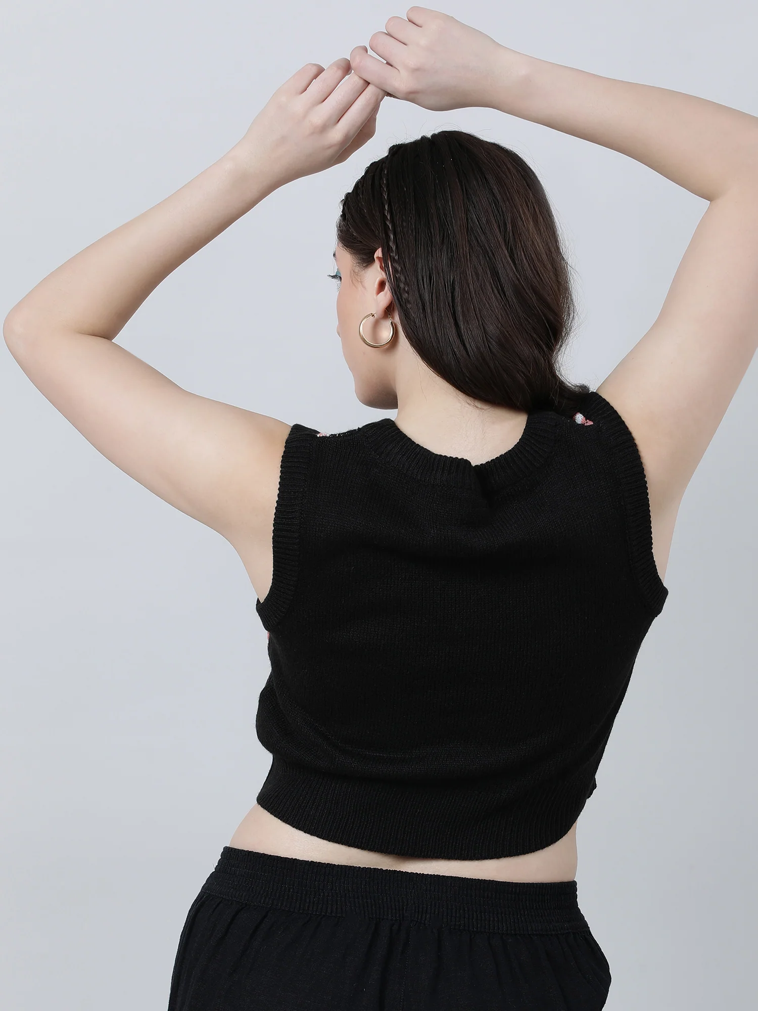 Women Slim Fit Black Striped Knitted V Neck Sleeveless Top - Image 6