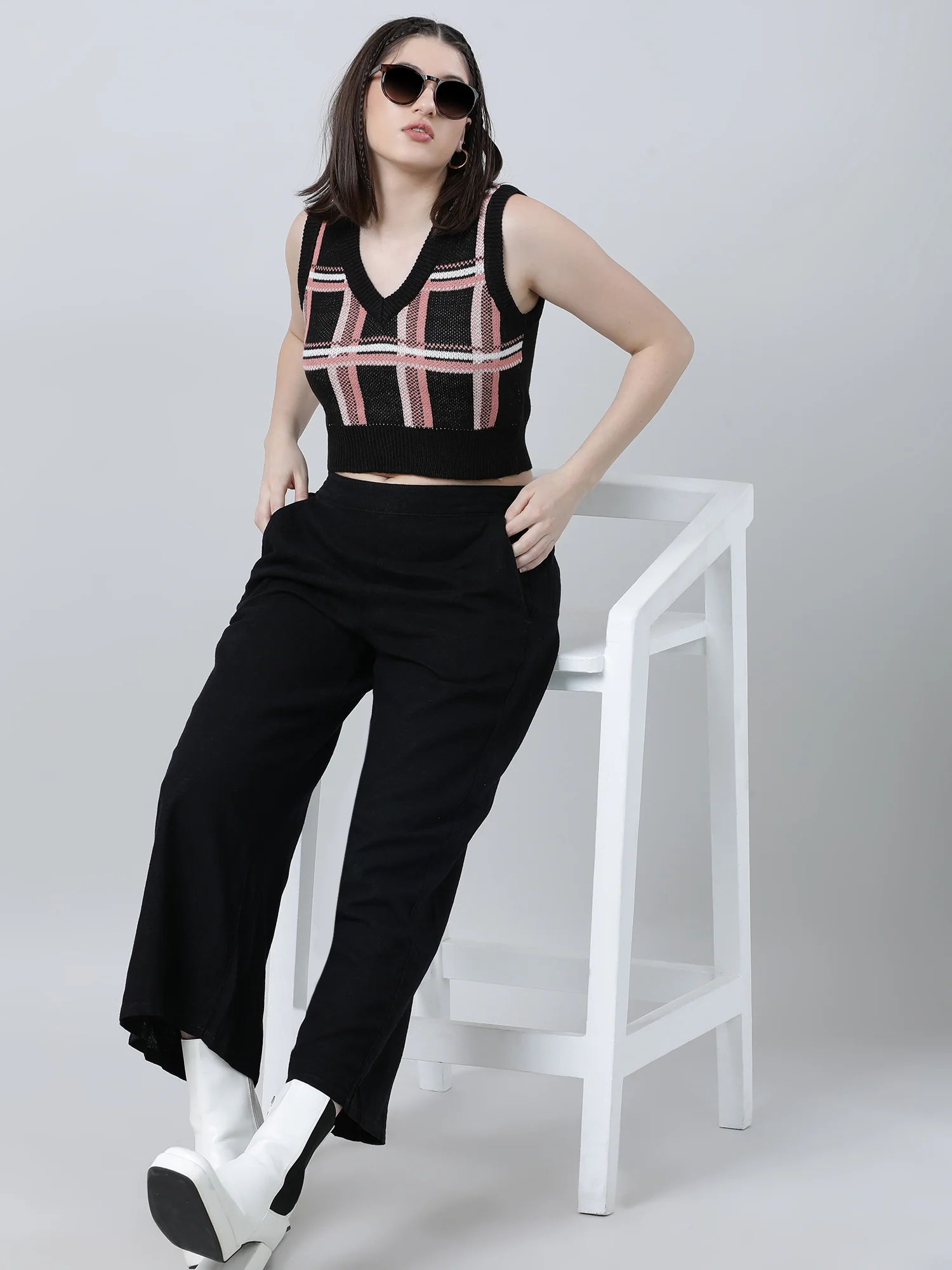 Women Slim Fit Black Striped Knitted V Neck Sleeveless Top - Image 7