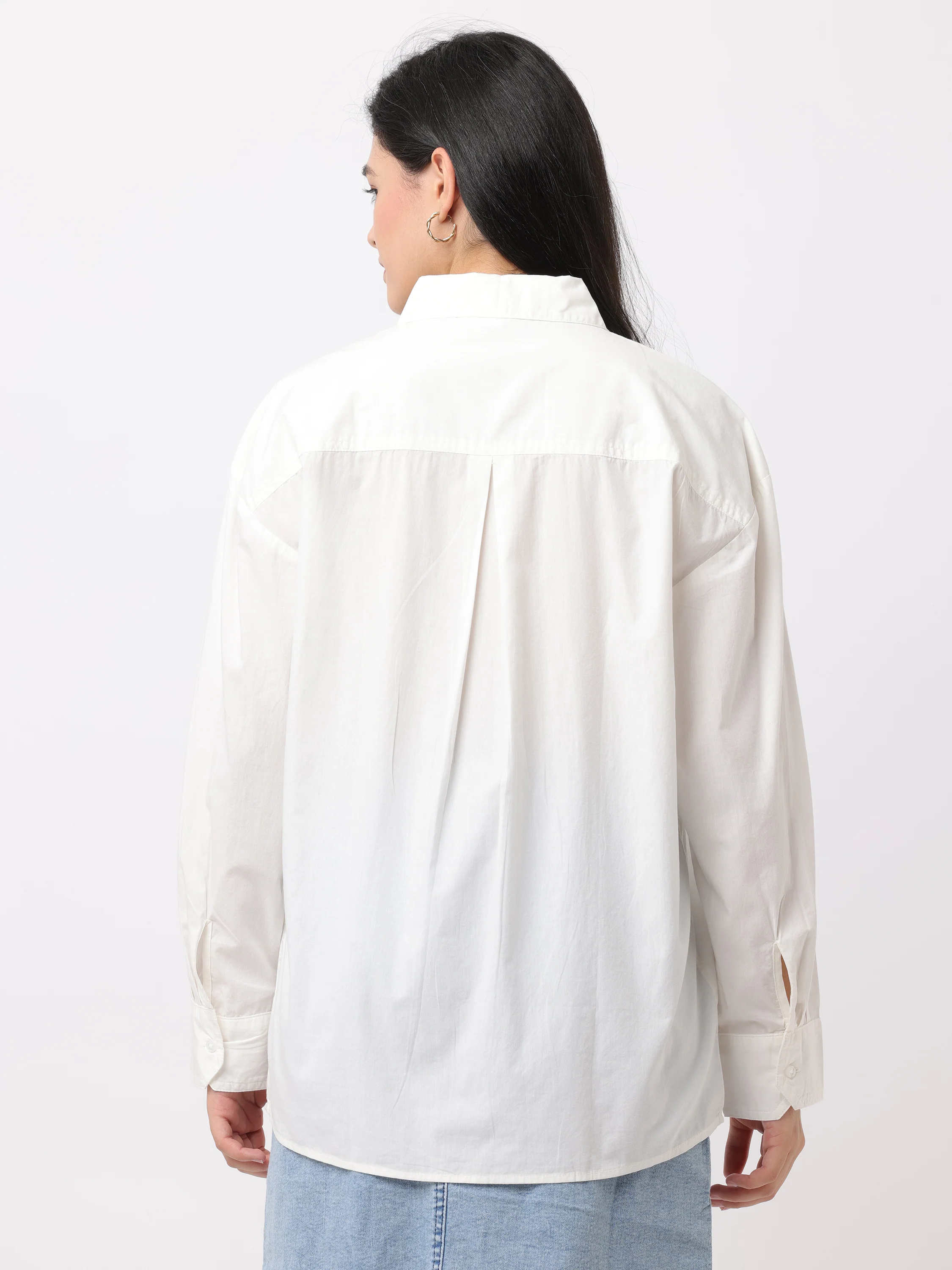 Women Solid White Oversized shirt with front pocket - Image 4