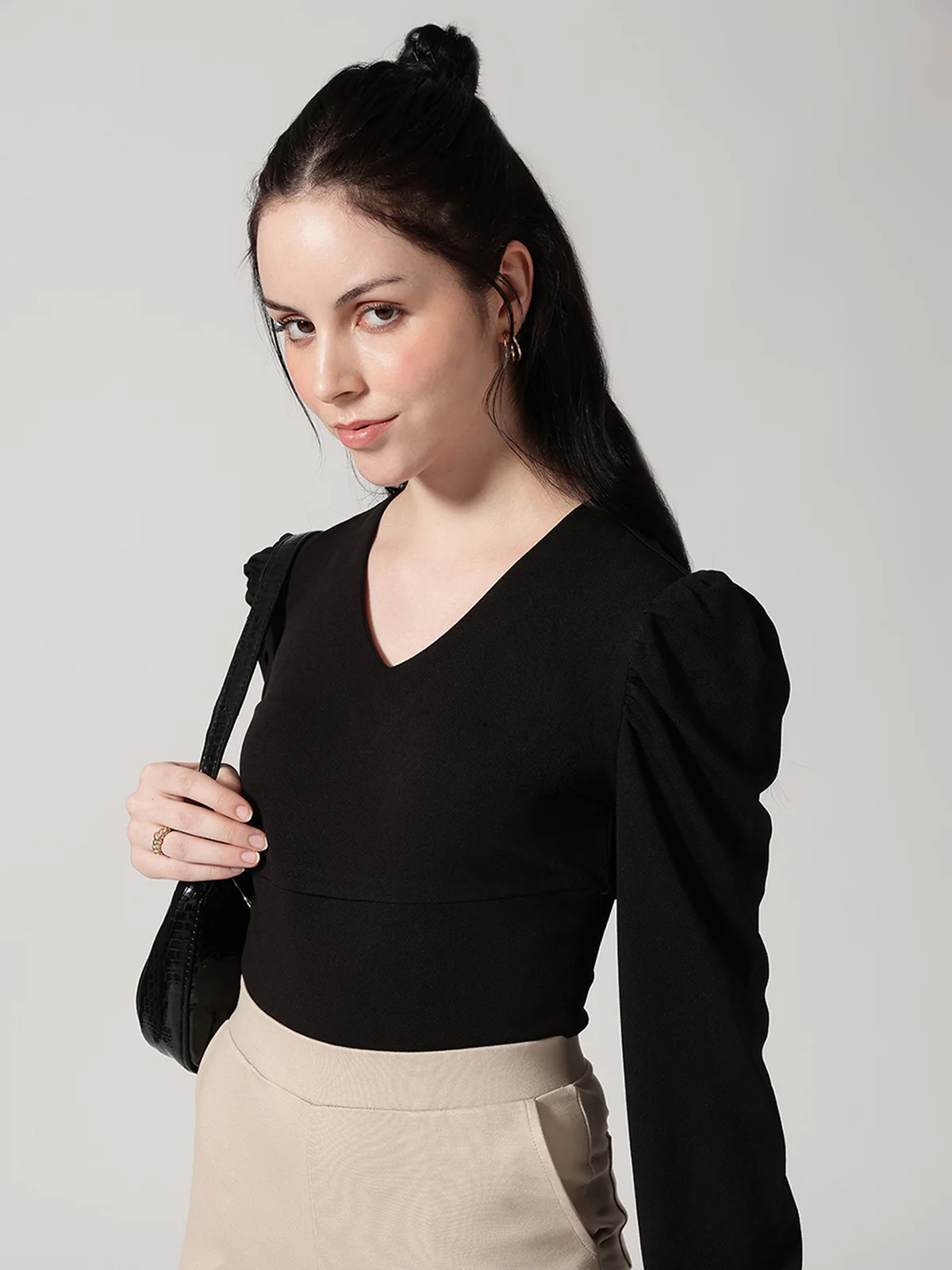 Women Black Solid V-Neck Top - Image 5