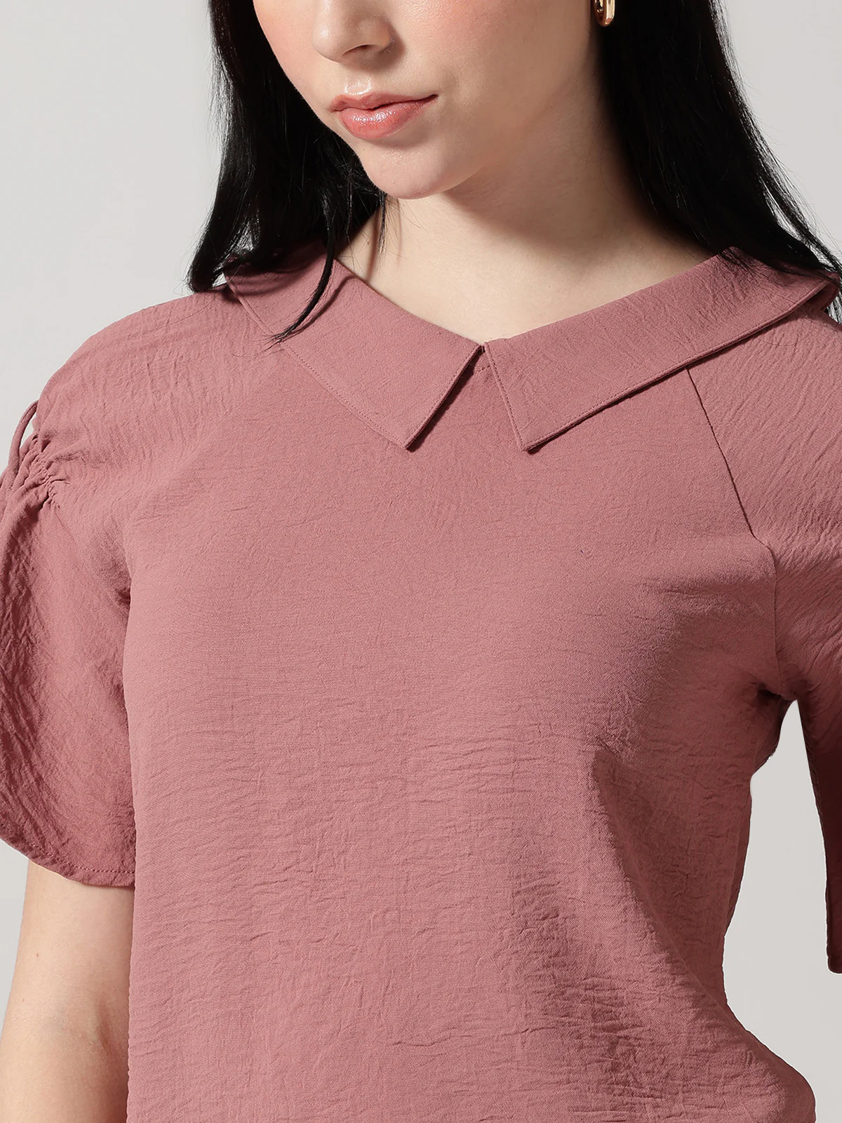 Women Mauve Solid Peter Pan Collar Top - Image 3