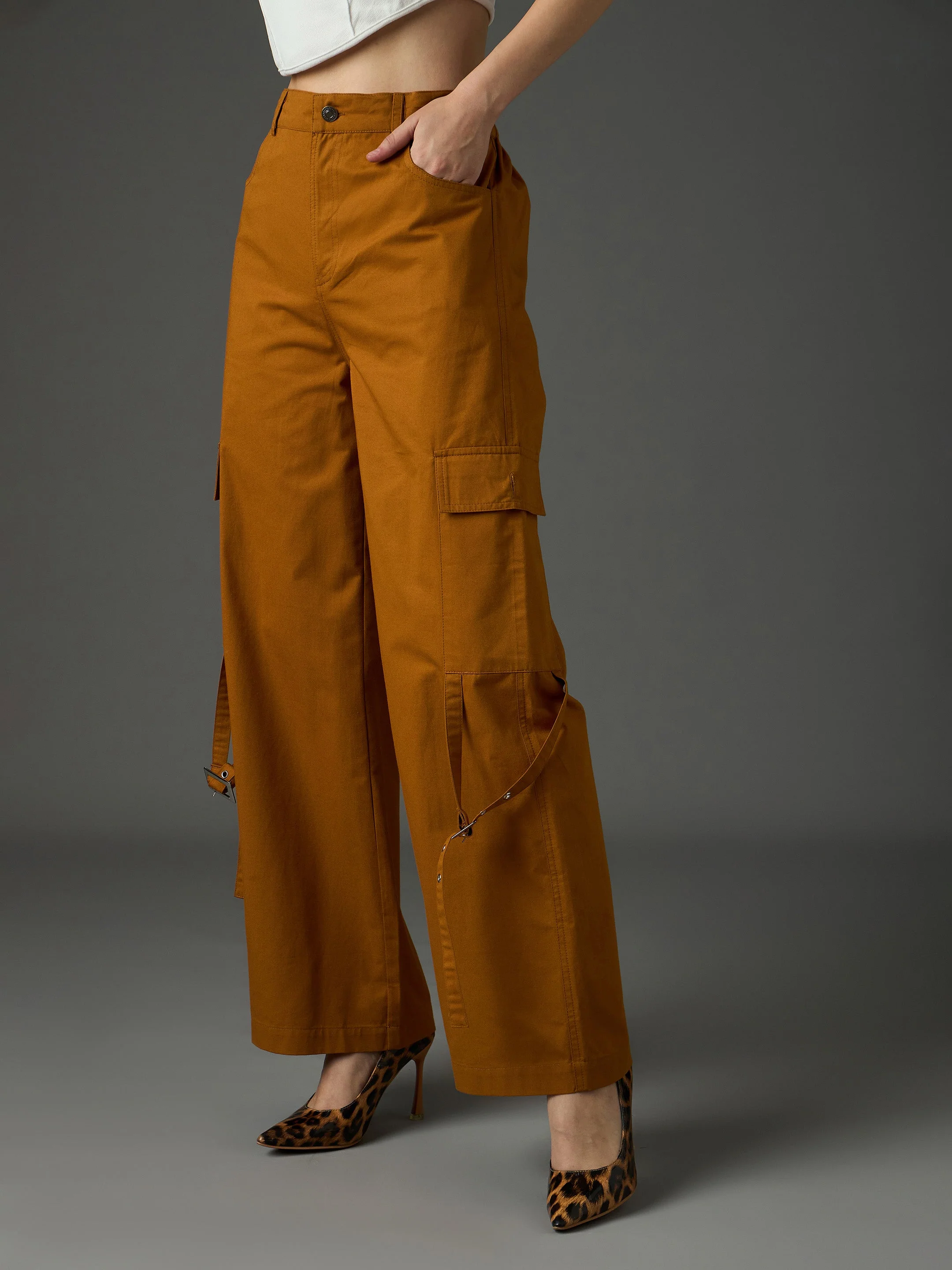 Women Tan Twill Pocket Loop Detail Cargo Pants - Image 3