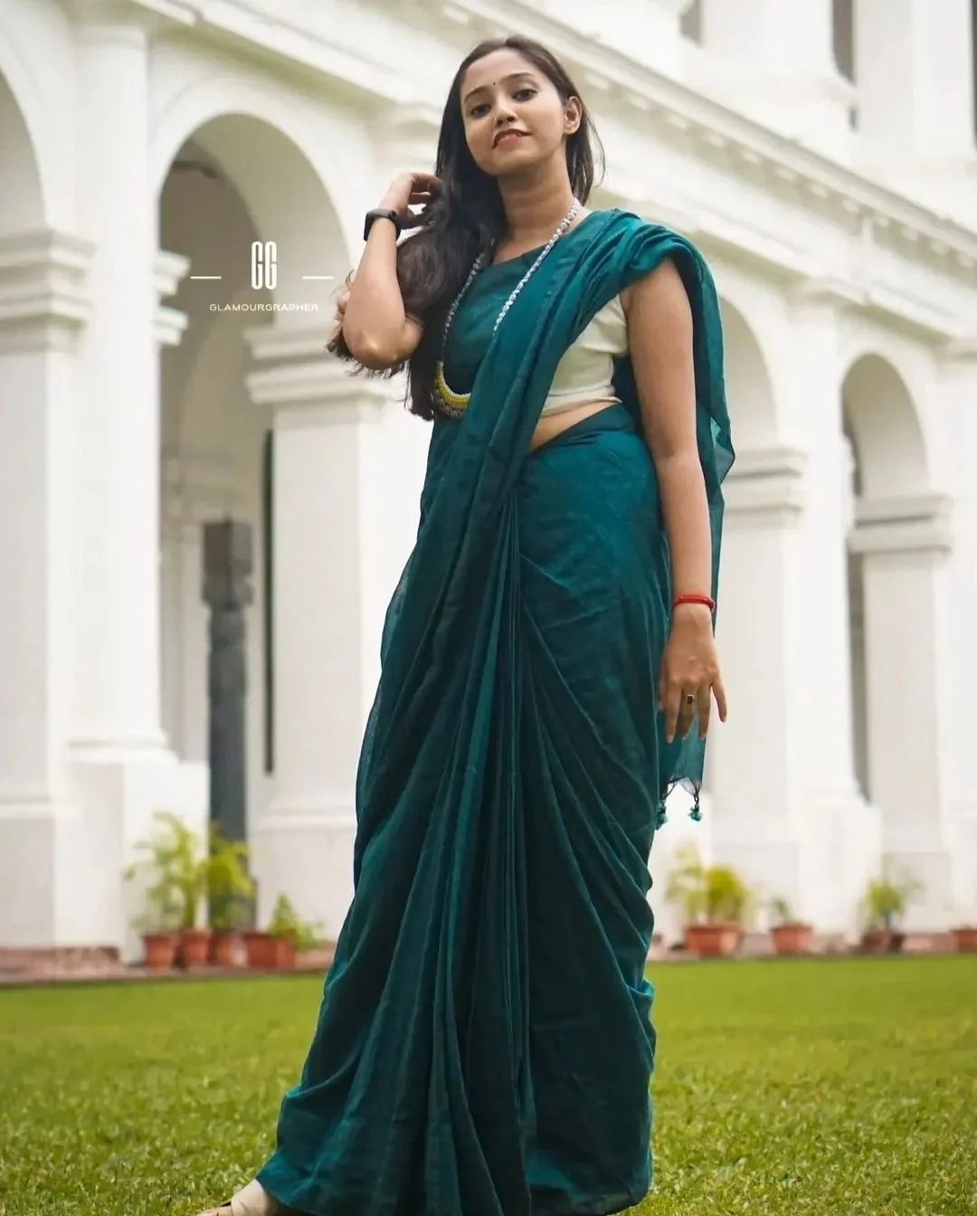 Women Teal Green Solid Cotton Saree - Image 2