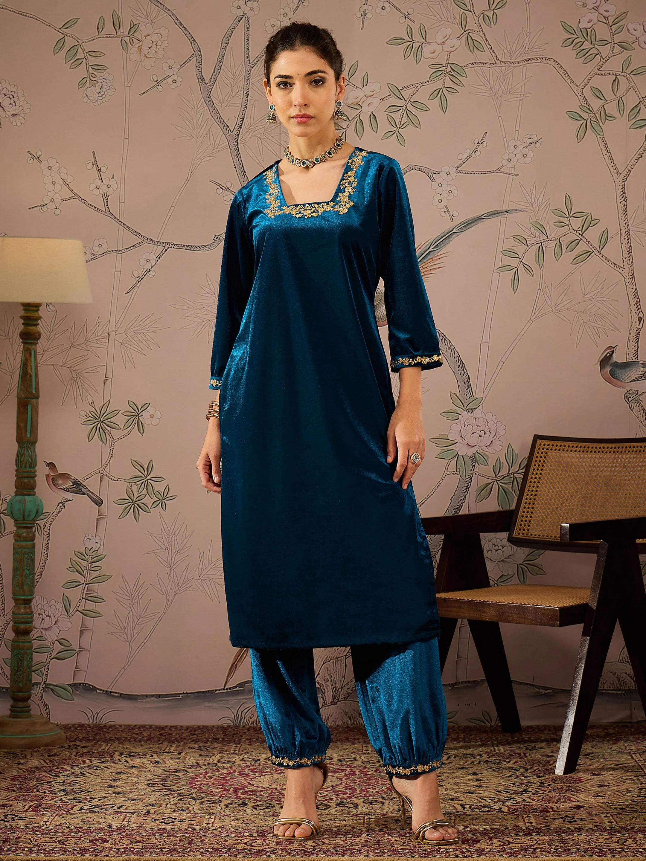 Women Teal Velvet Glass Neck Front Embroidered Kurta - Image 2