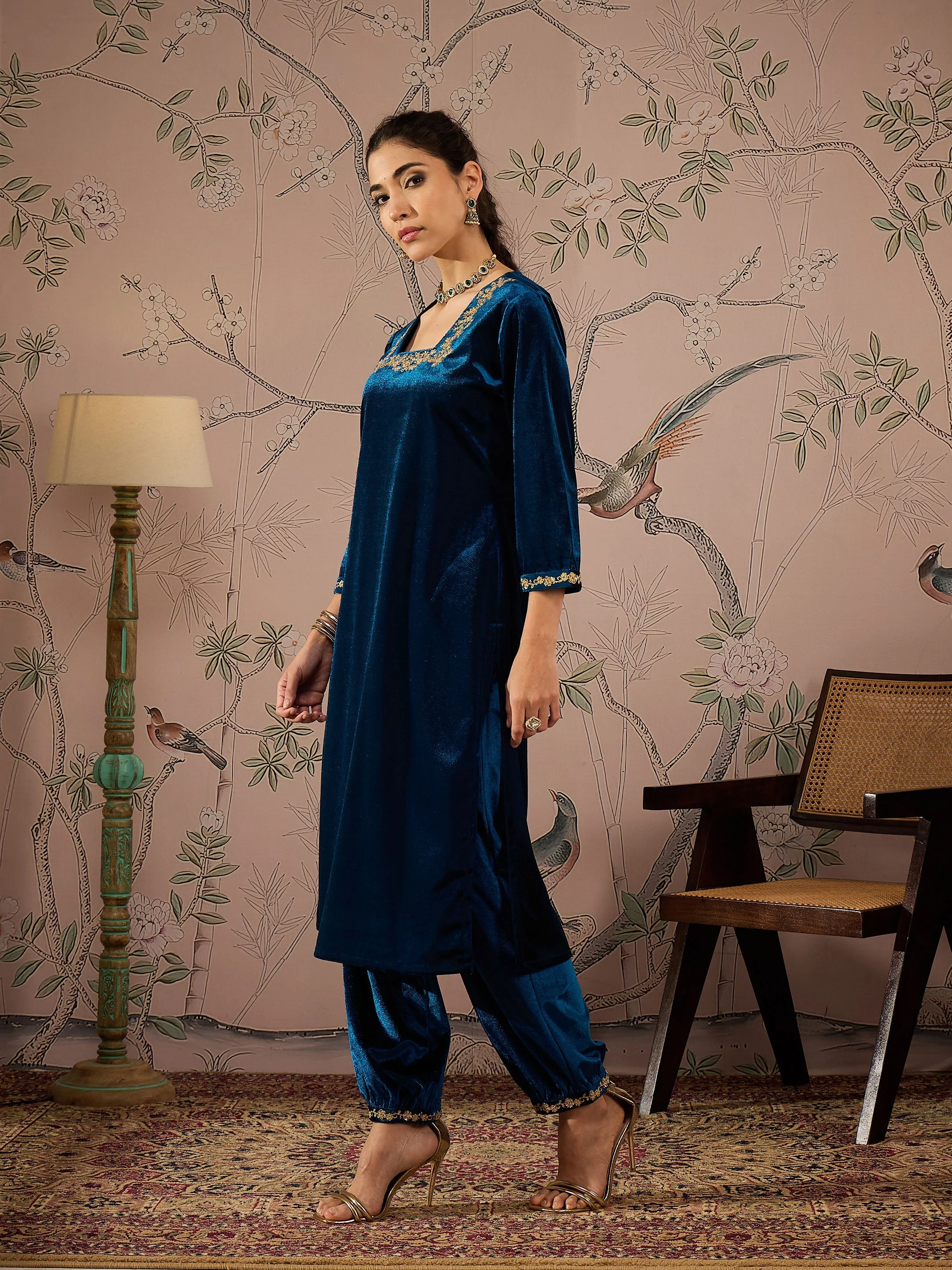 Women Teal Velvet Glass Neck Front Embroidered Kurta - Image 3